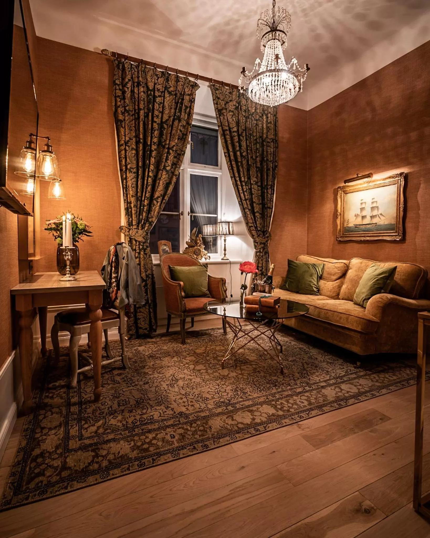 Living room in Victory Hotel