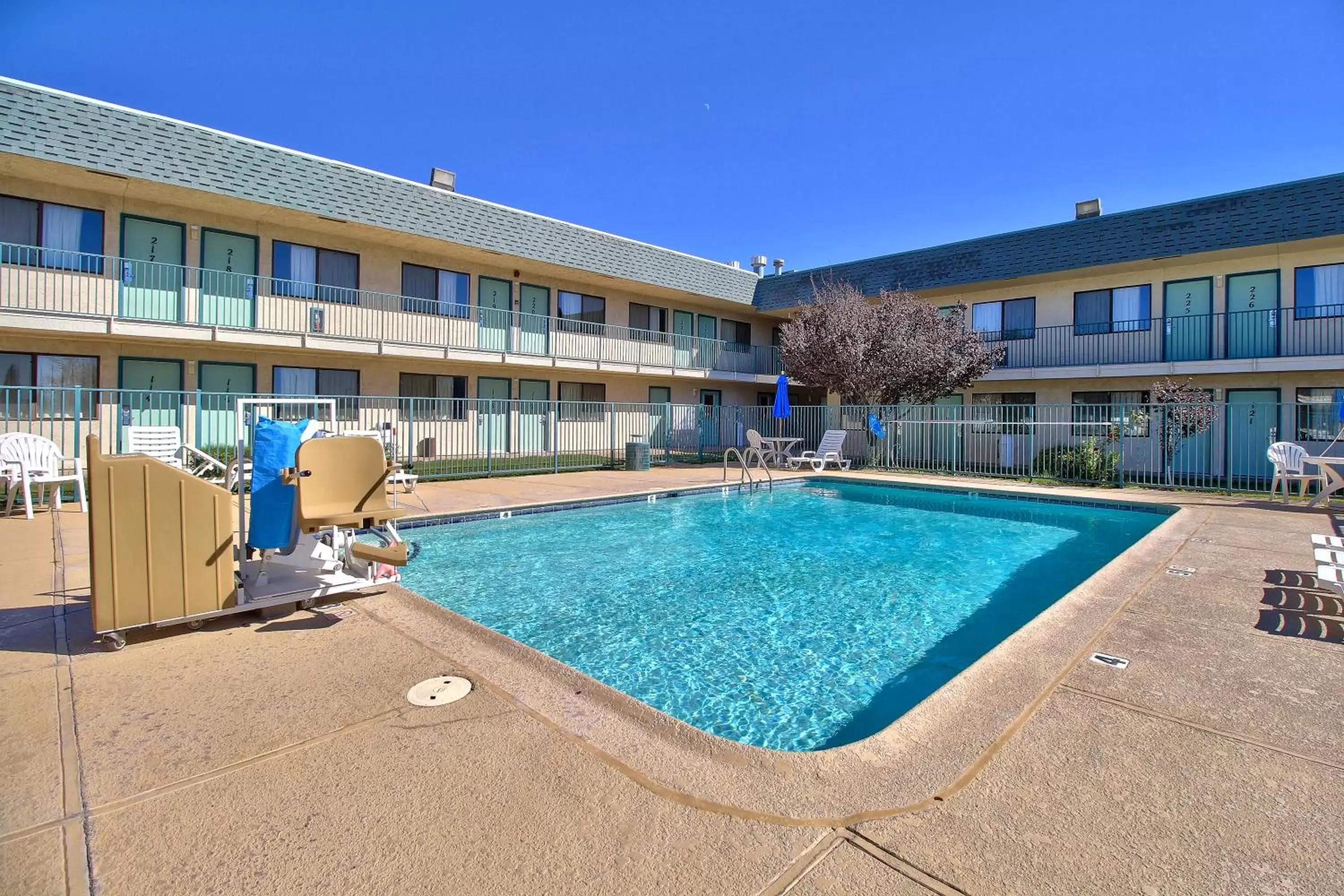 Swimming Pool in Motel 6-Douglas, AZ