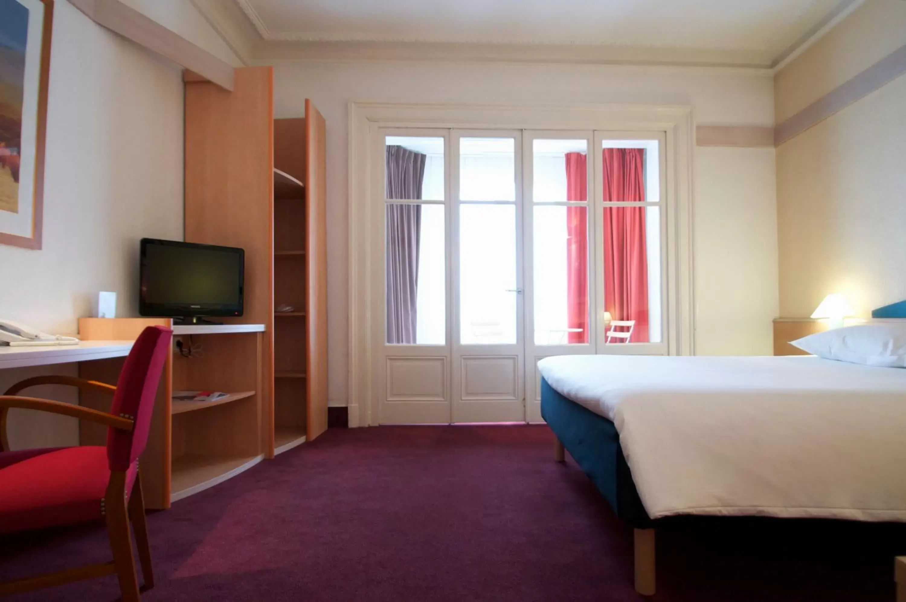 Photo of the whole room, Bed in ibis Lyon Centre Perrache