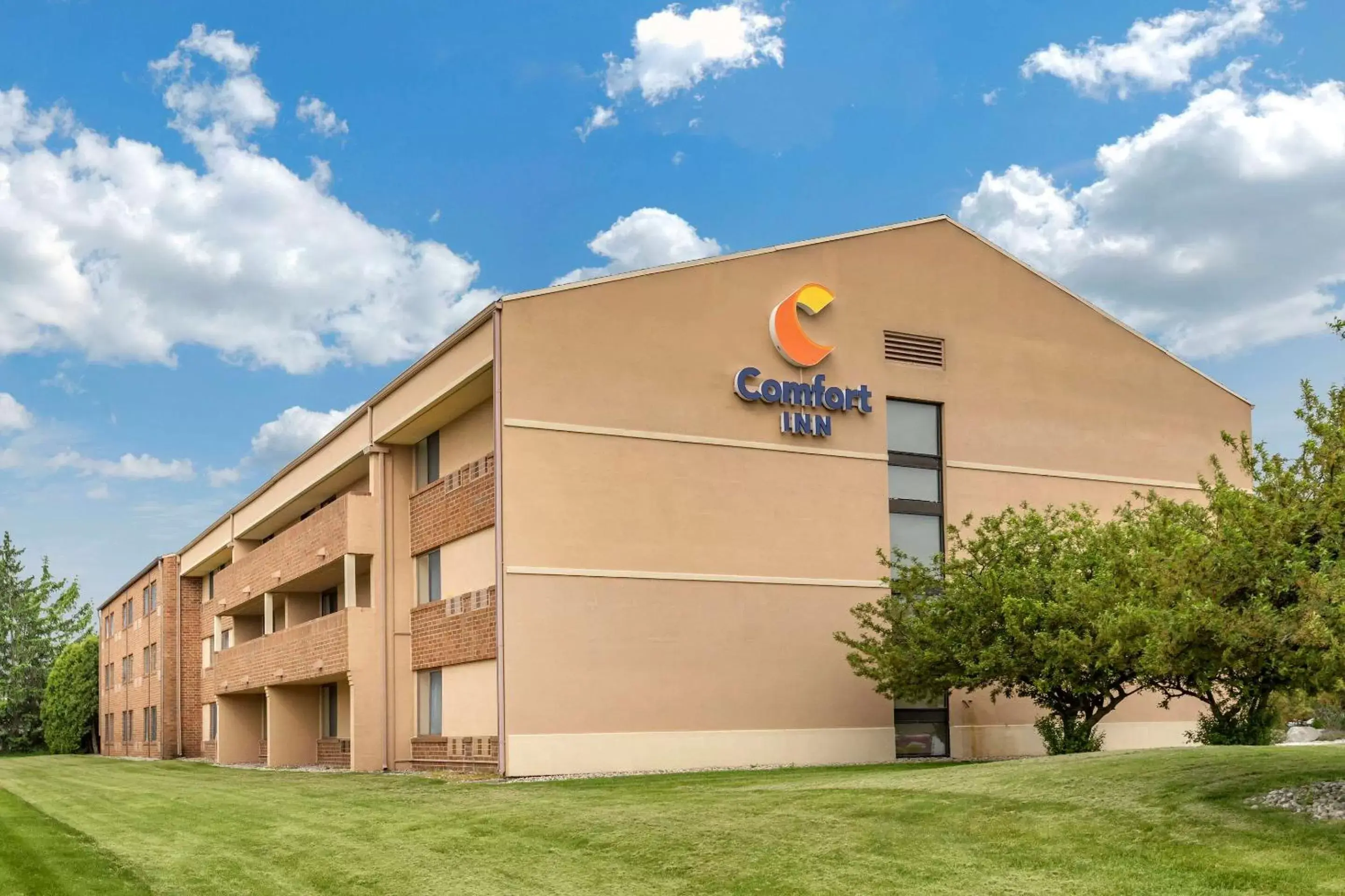 Property Building in Comfort Inn Lansing