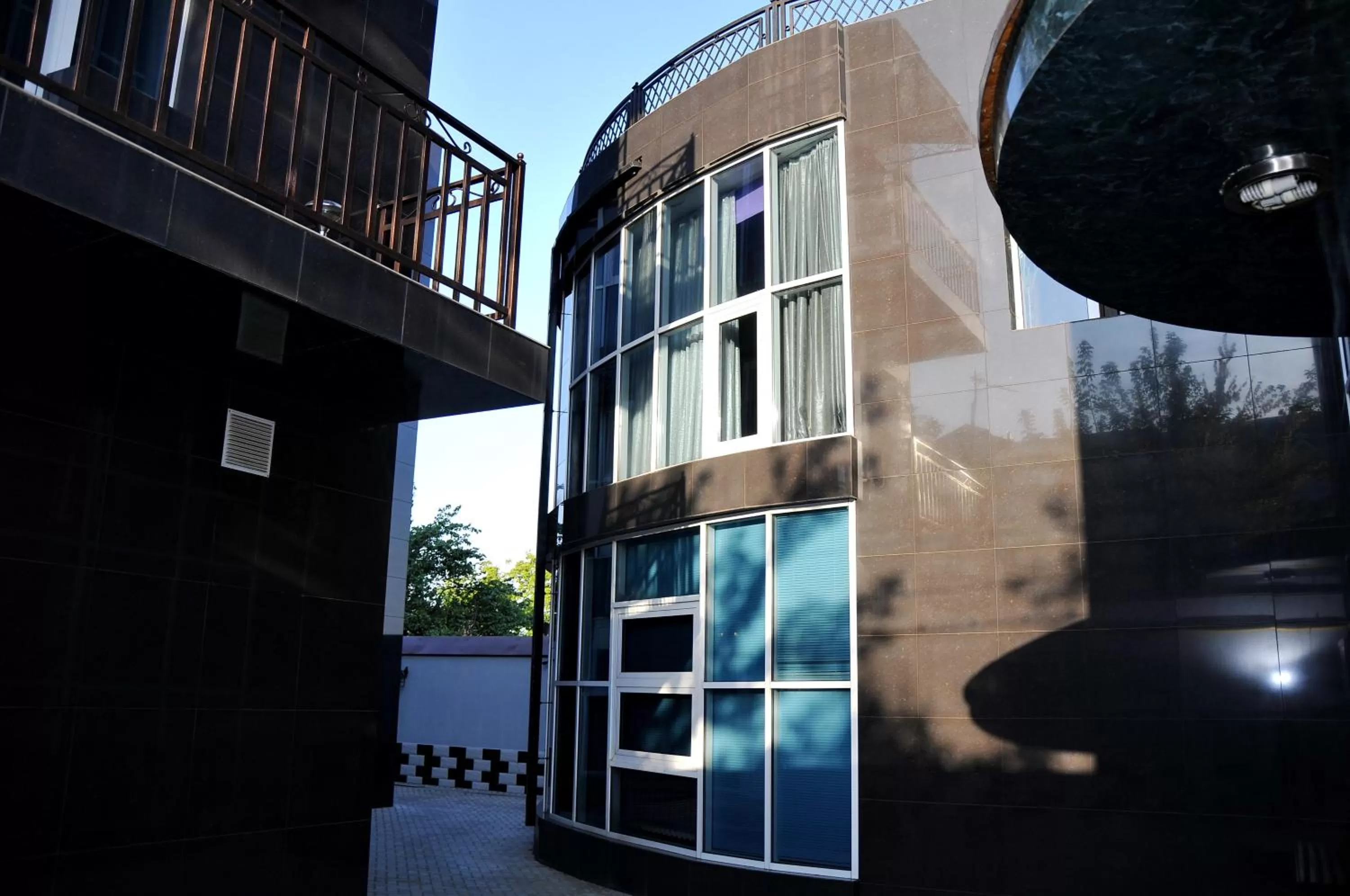 Facade/entrance in Totem Hotel