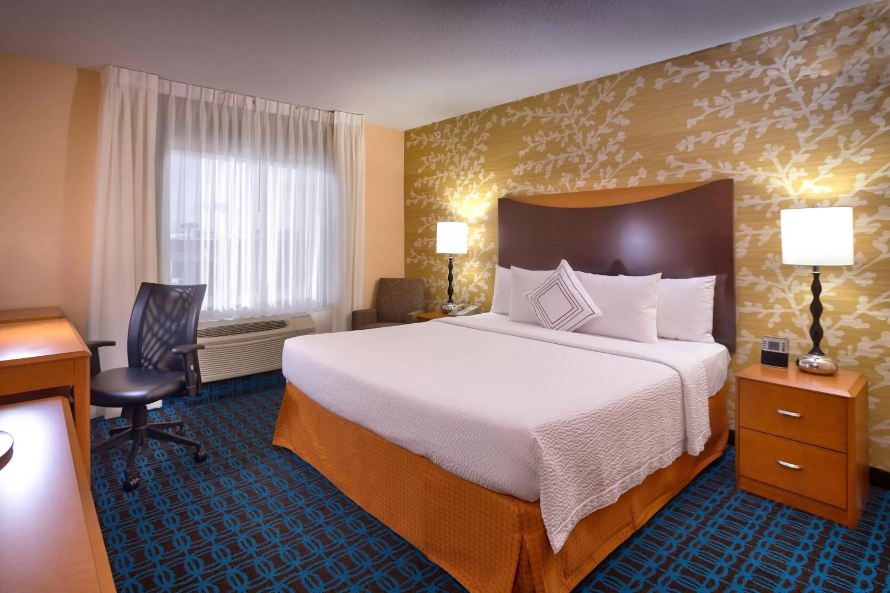 Photo of the whole room, Bed in Fairfield Inn & Suites by Marriott Gillette