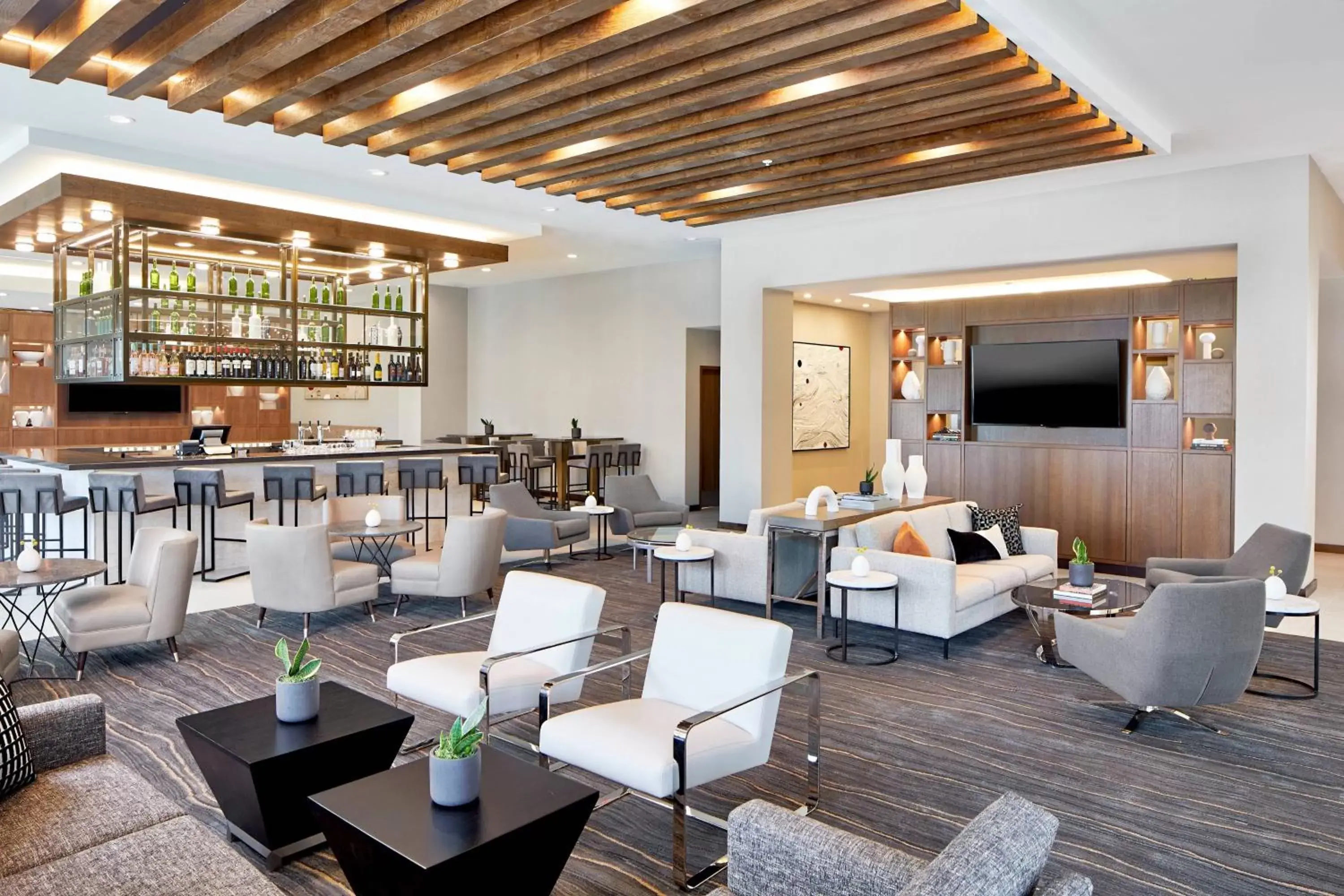 Lobby or reception, Lounge/Bar in AC Hotel by Marriott Tuscaloosa Downtown