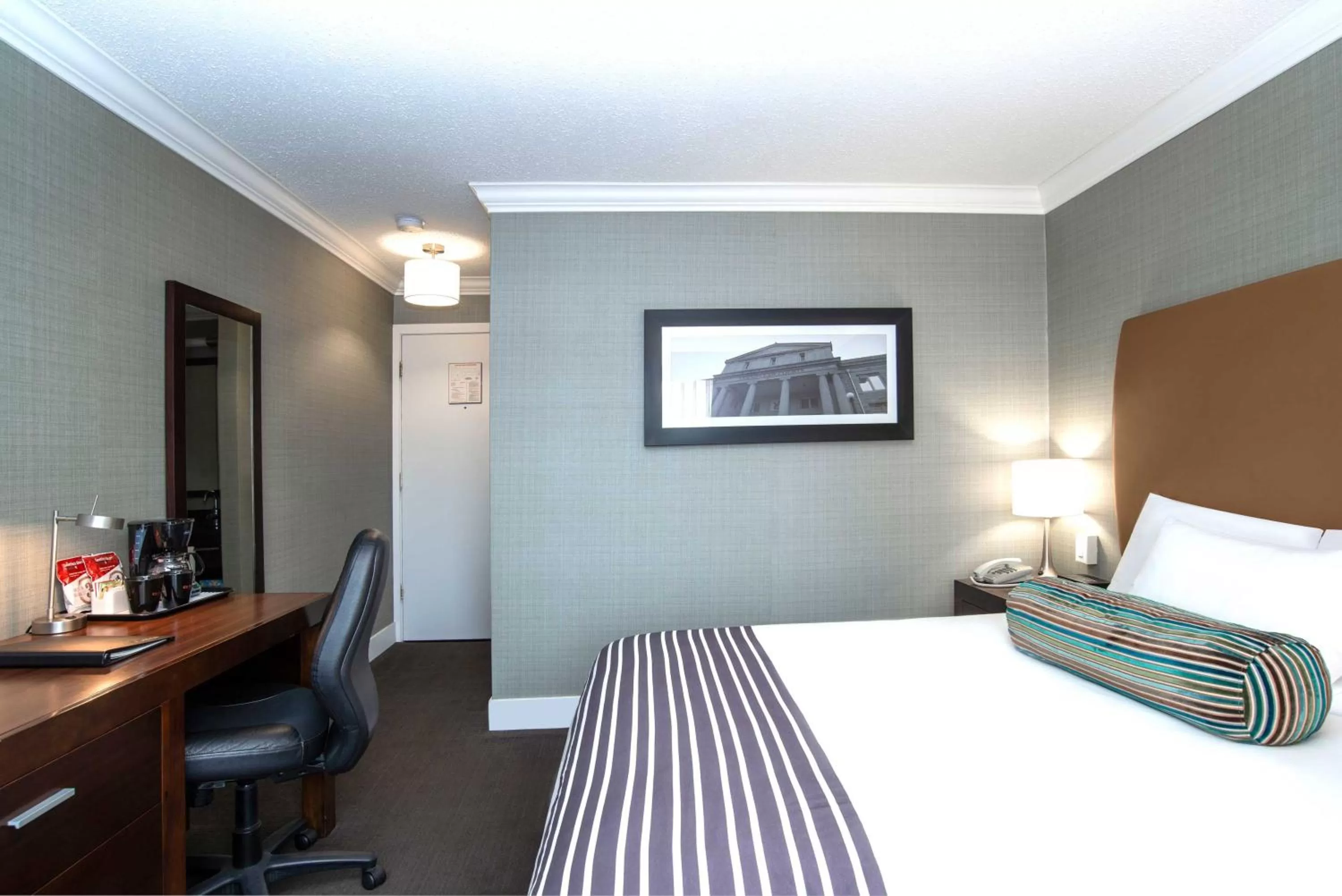 Sandman Hotel Vernon