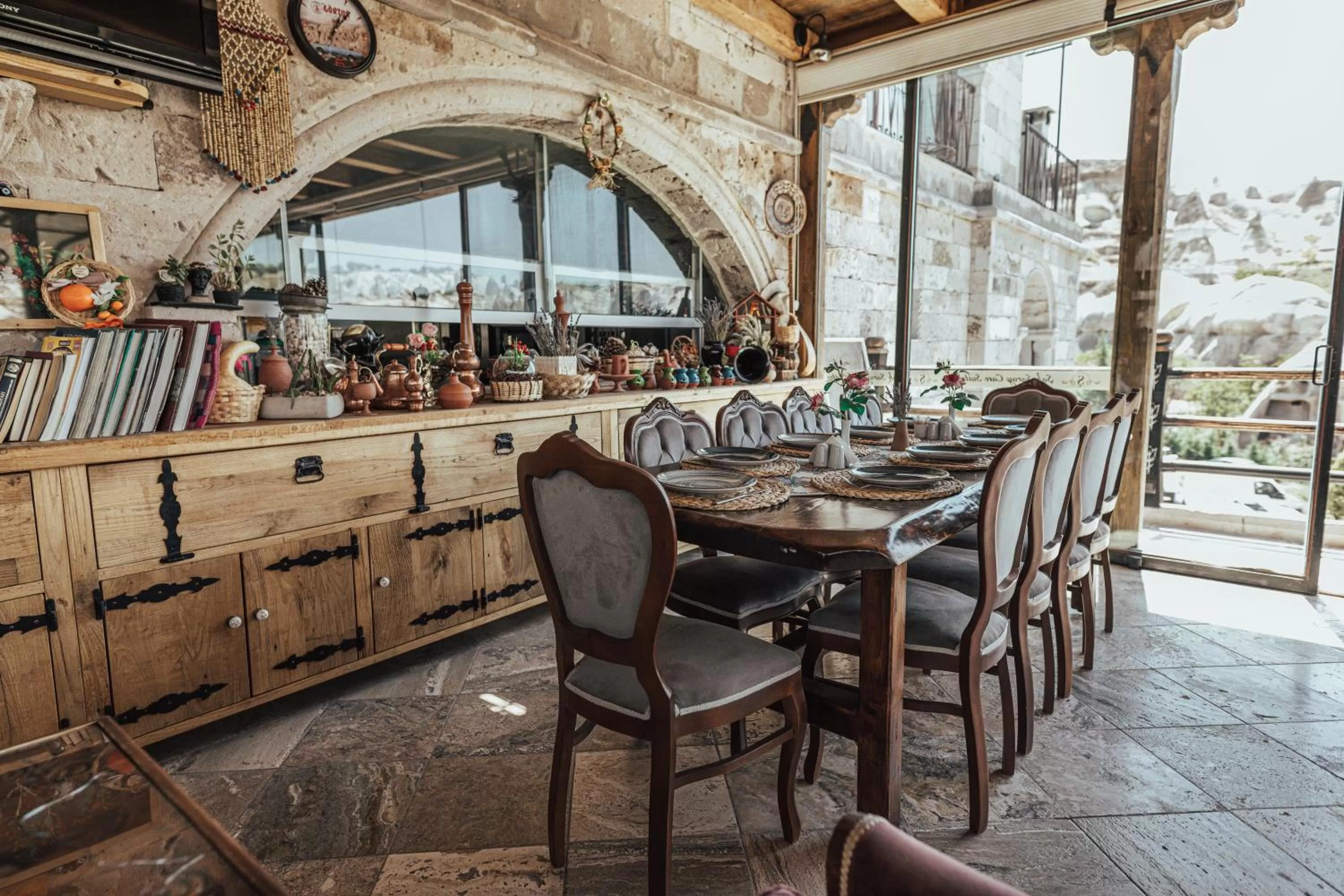 Restaurant/places to eat in Şah Saray Cave Suites Halal Hotel