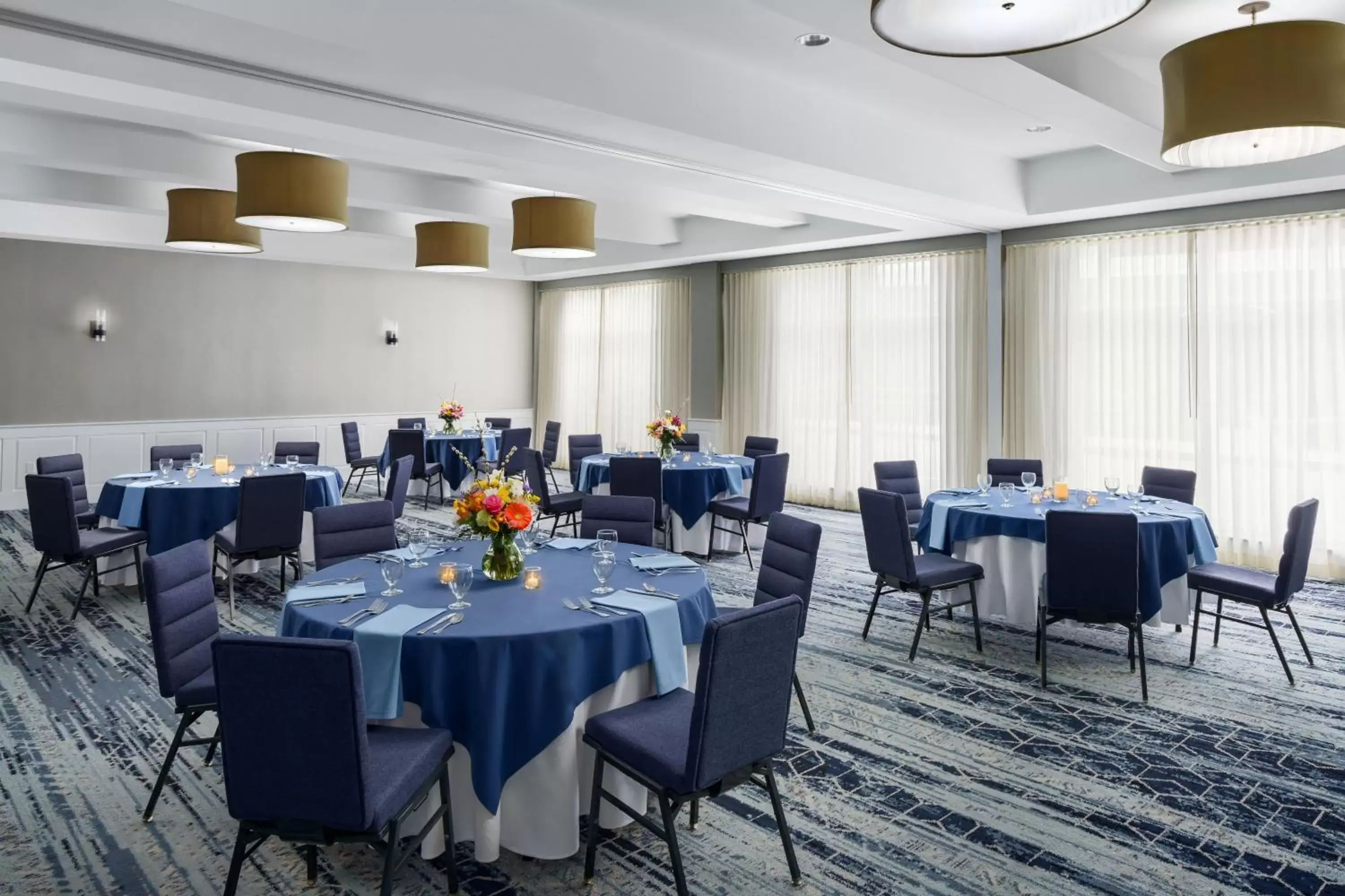 Banquet/Function facilities, Restaurant/Places to Eat in Courtyard Keene Downtown
