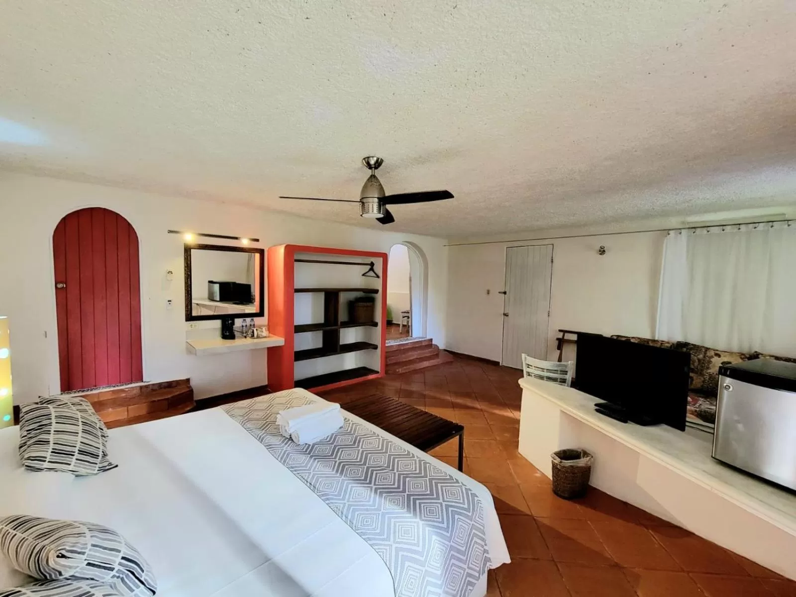 Photo of the whole room, Bed in Maria's Kan Kin