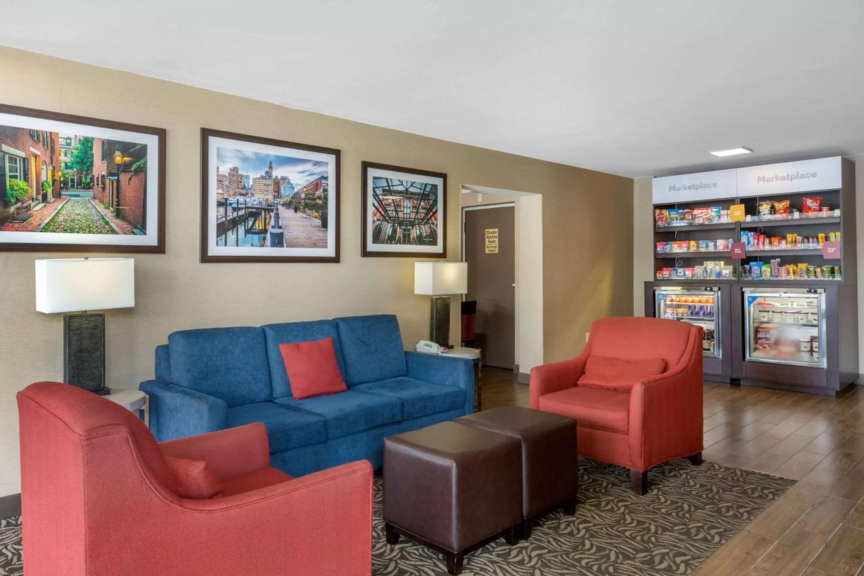 Lobby or reception, Seating Area in Comfort Inn Boston