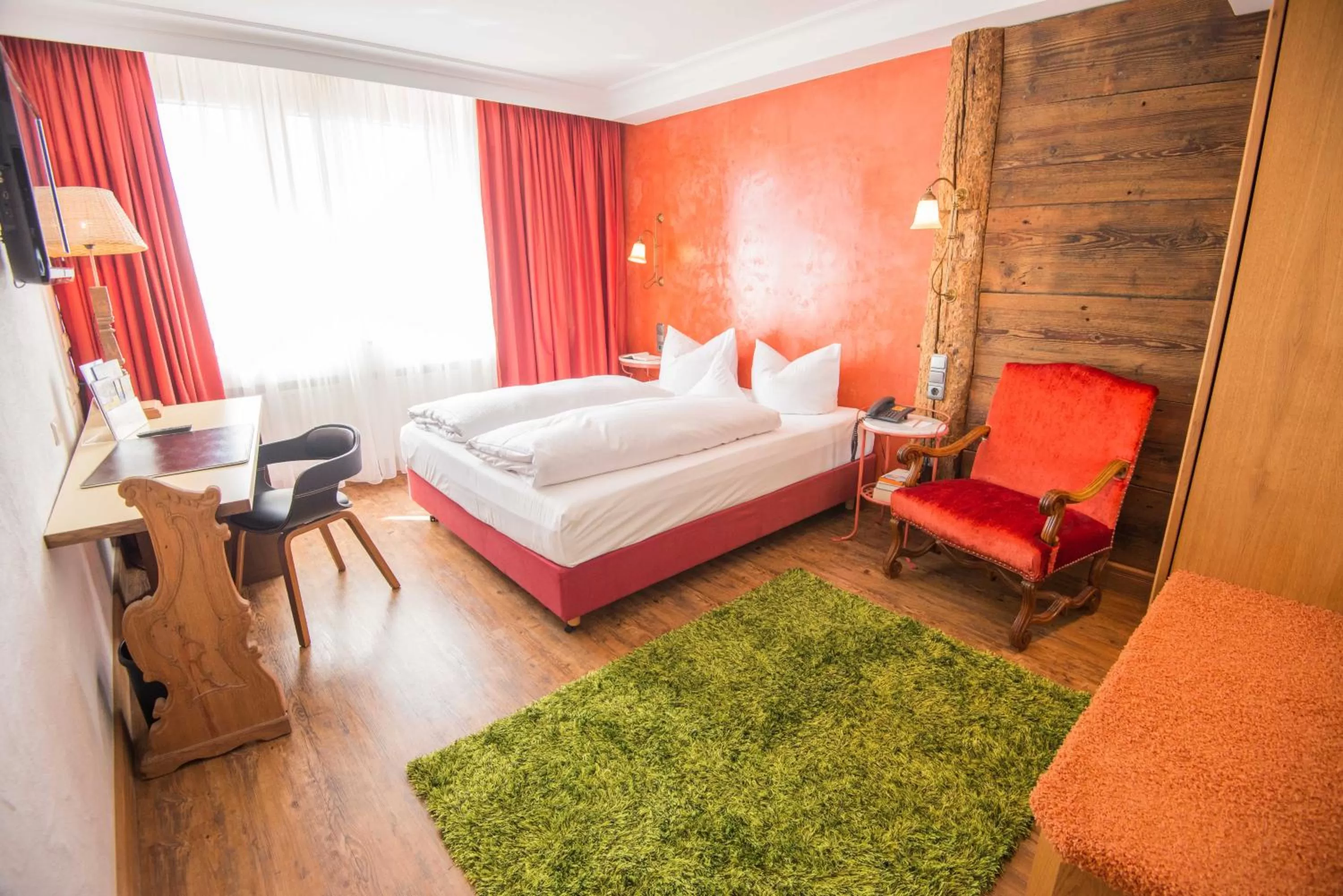 Photo of the whole room, Bed in Ringhotel Alpenhof - Patchworkhotel