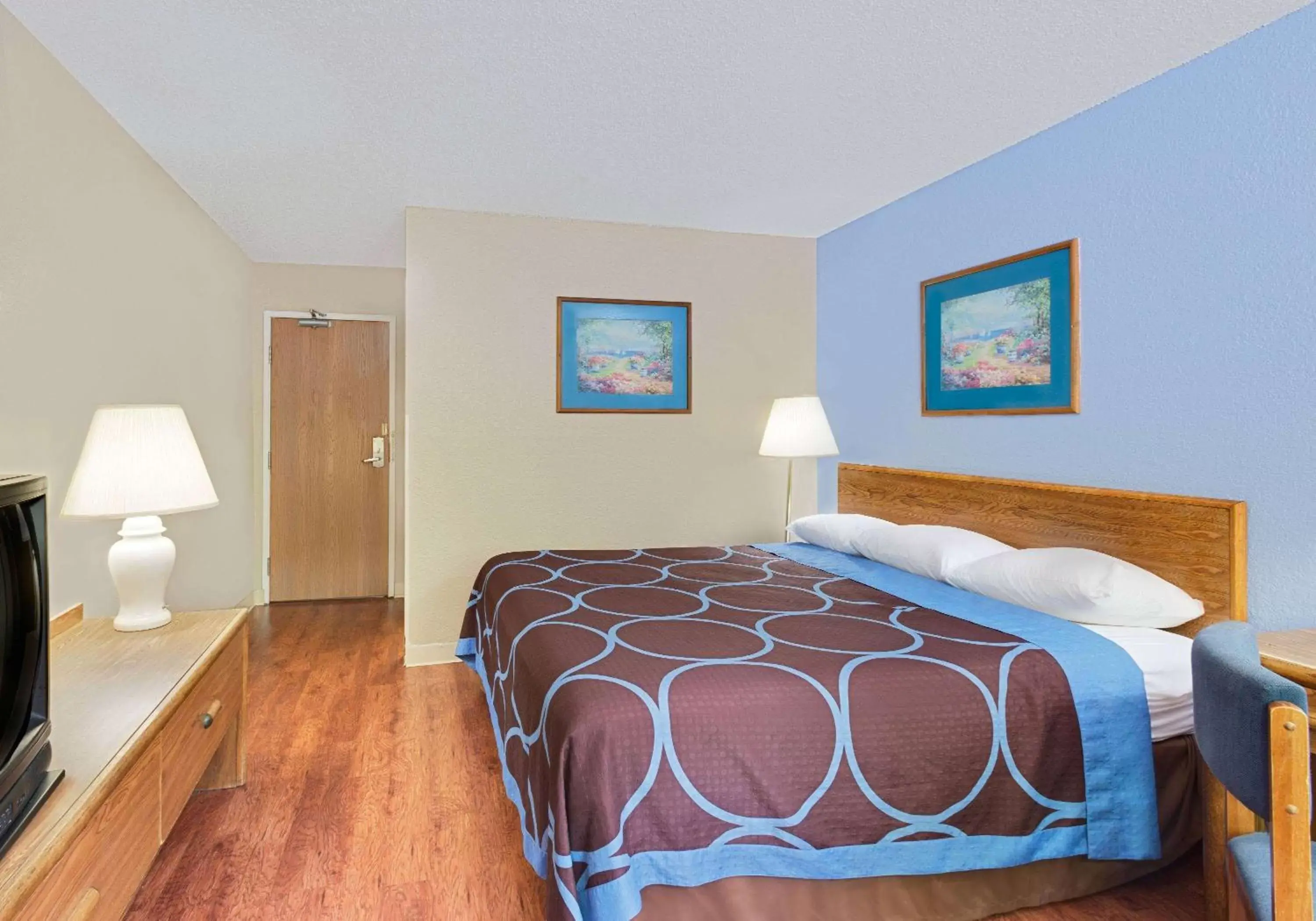 Photo of the whole room, Bed in Super 8 by Wyndham Newburgh/West Point Stewart Intl Airport