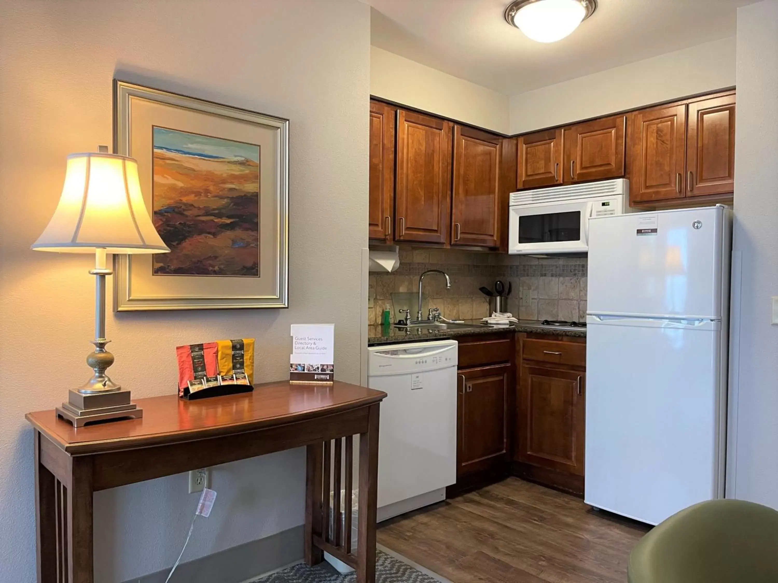 Photo of the whole room, Kitchen/Kitchenette in Staybridge Suites Milwaukee West-Oconomowoc, an IHG Hotel