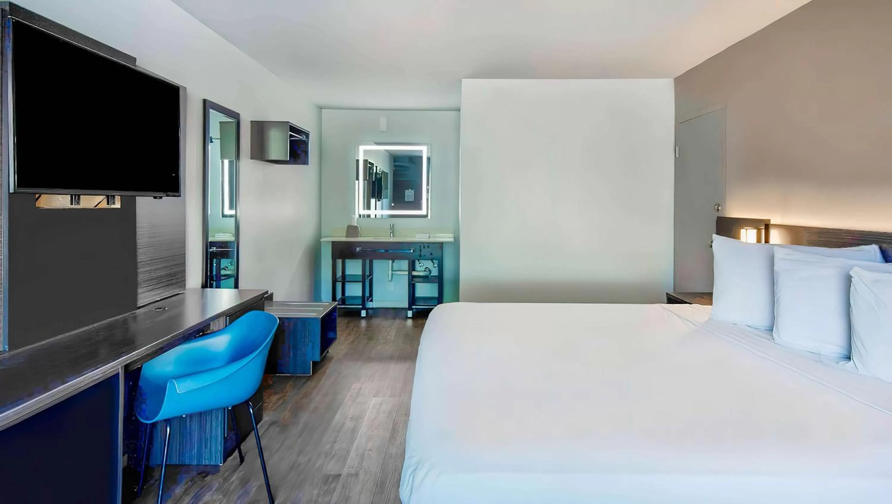 Bedroom, Bed in Motel 6 Louisville, Ky- Airport/ Fair Expo