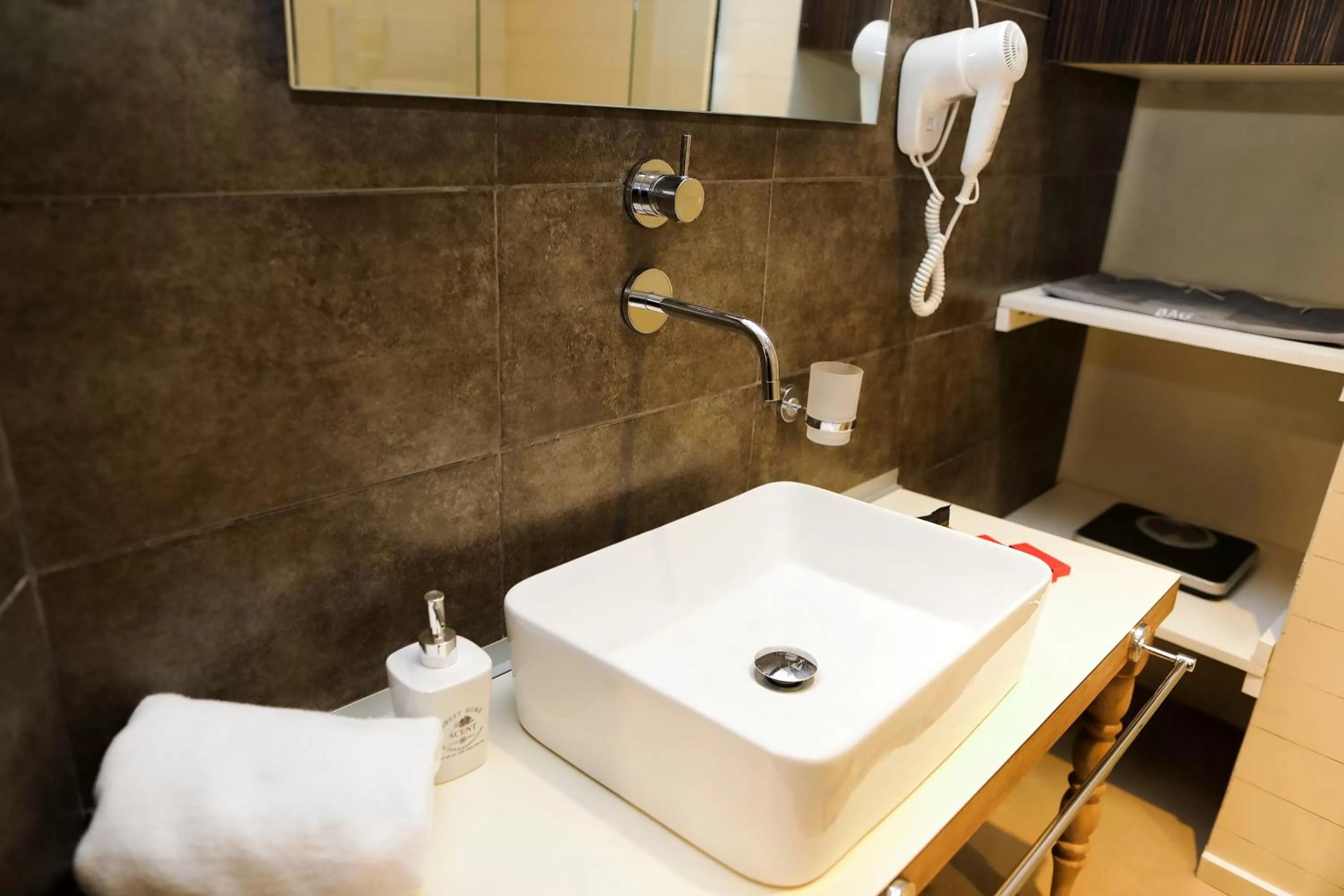 Shower in Hotel La Villette