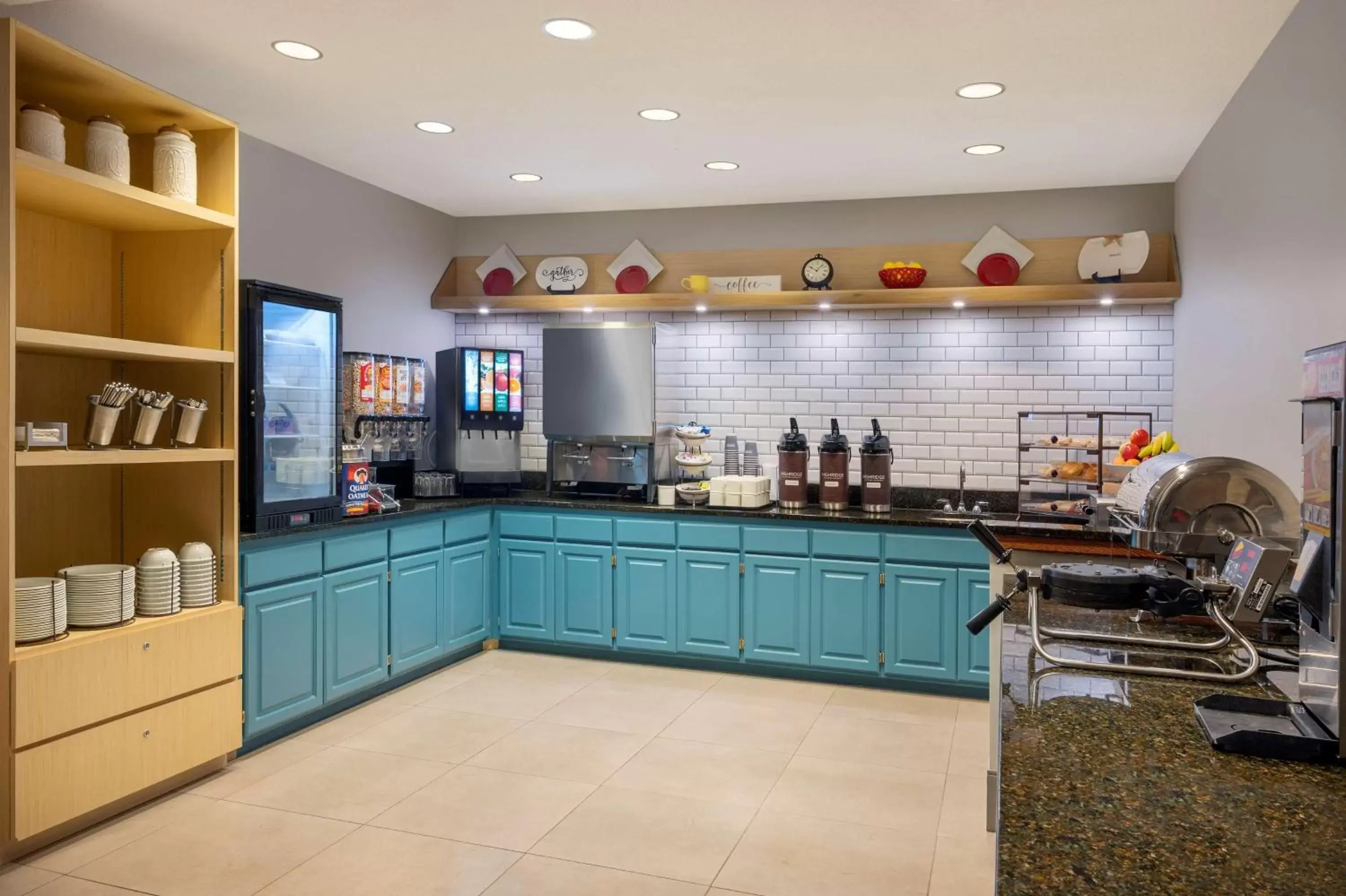 Restaurant/places to eat, Kitchen/Kitchenette in Country Inn & Suites by Radisson, Albertville, MN