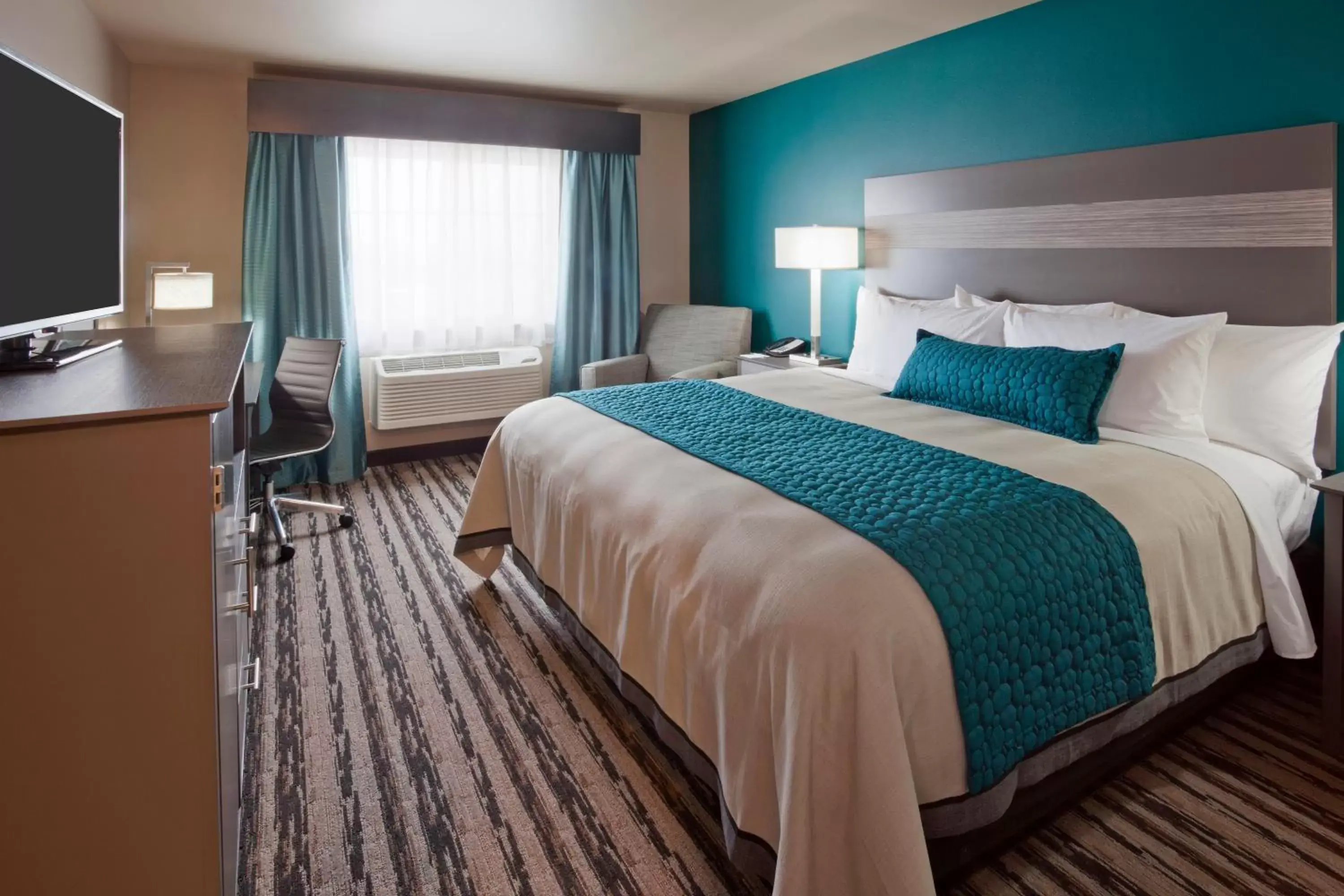 Photo of the whole room, Bed in GrandStay Hotel & Suites Valley City