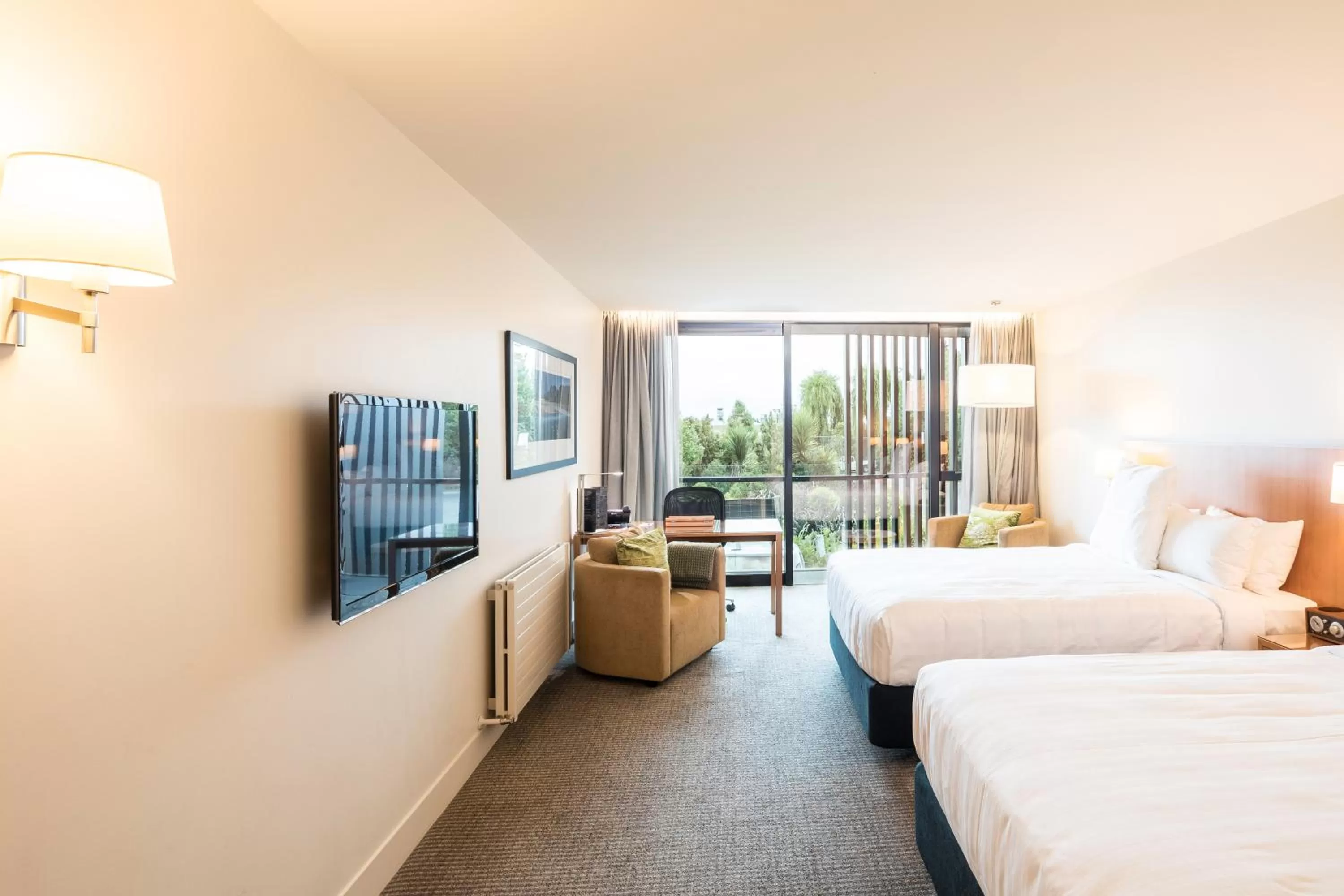 Photo of the whole room, Bed in Commodore Airport Hotel Christchurch