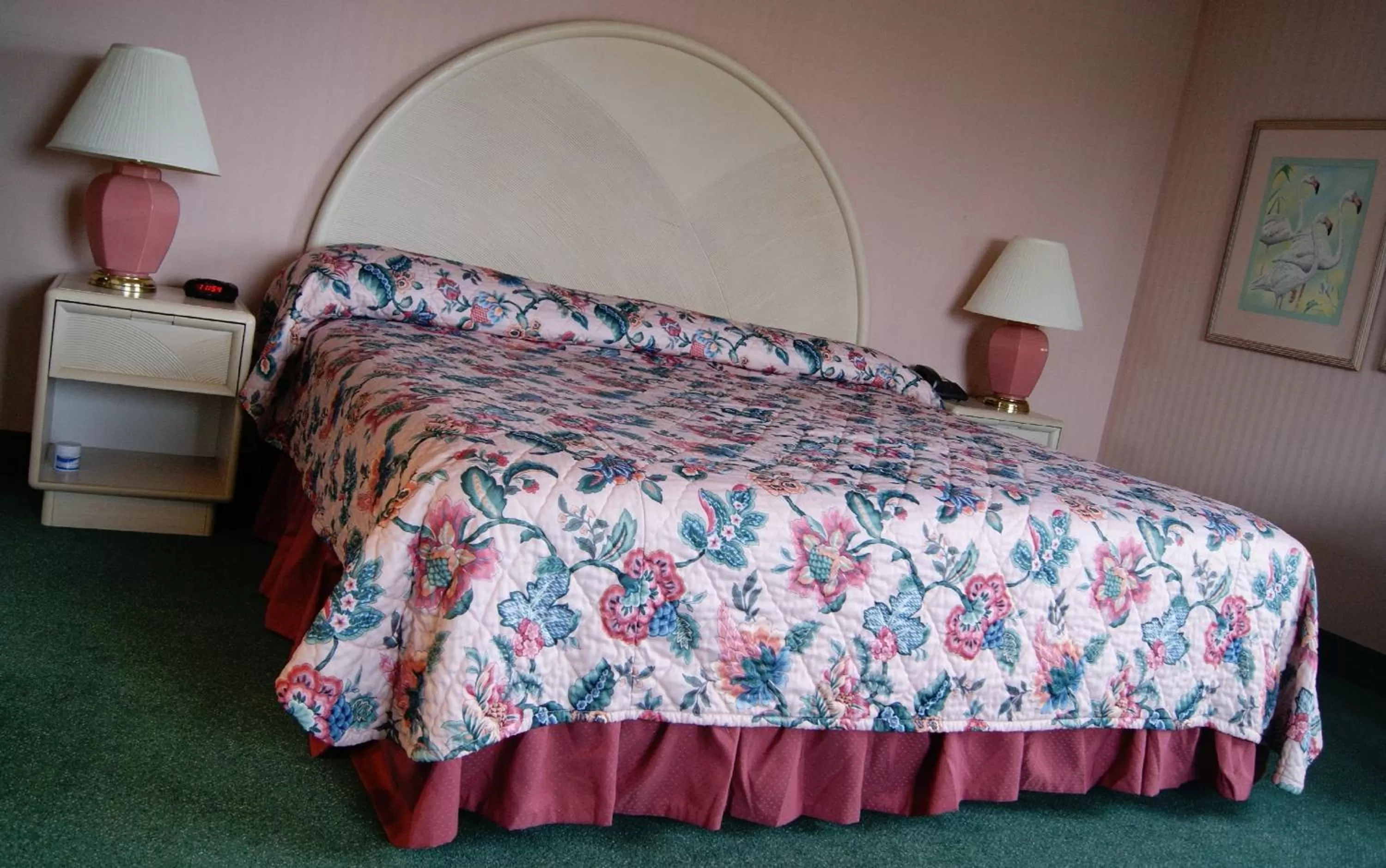 Bed in Meadow Court Inn - Ithaca