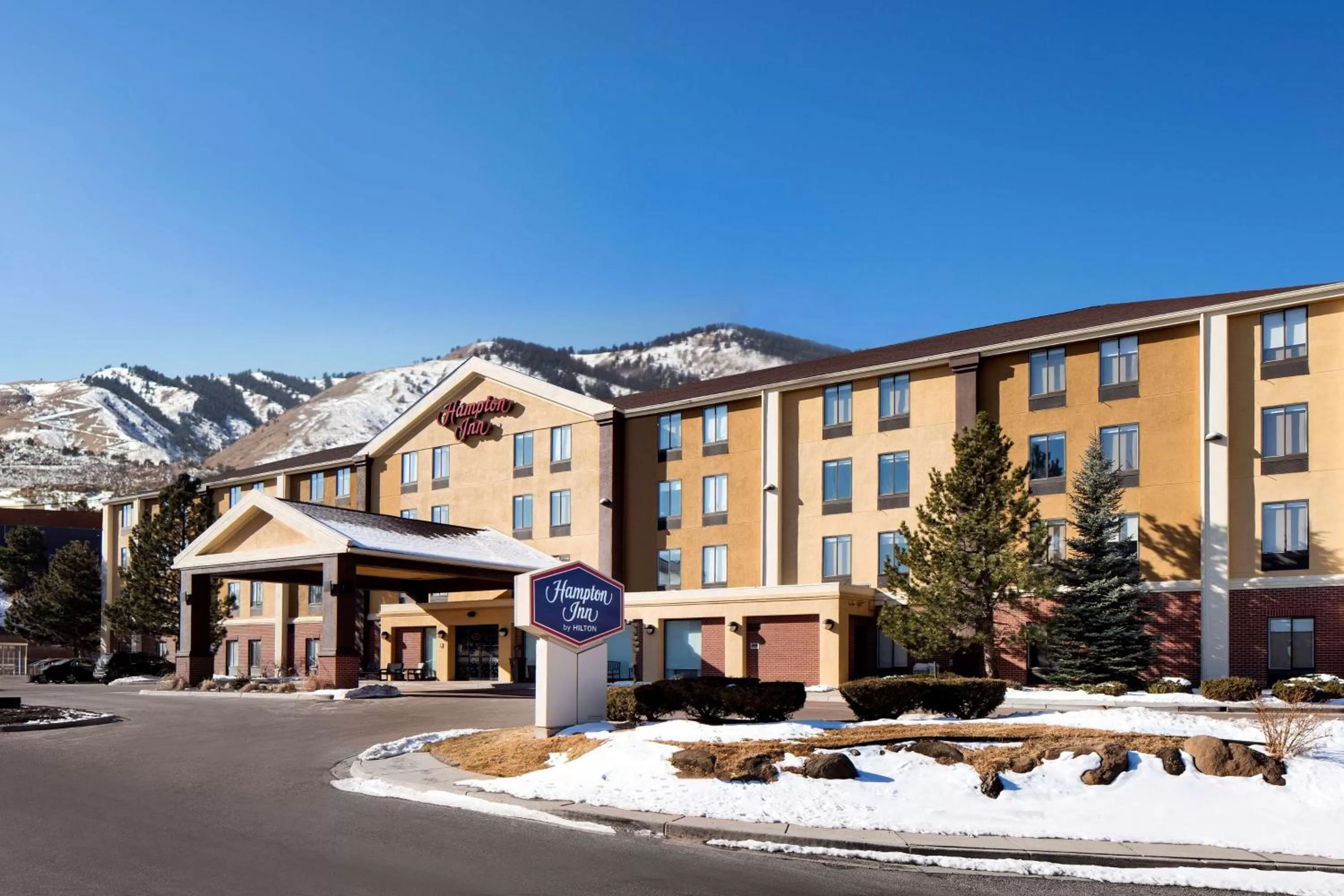 Property building in Hampton Inn Denver-West/Golden