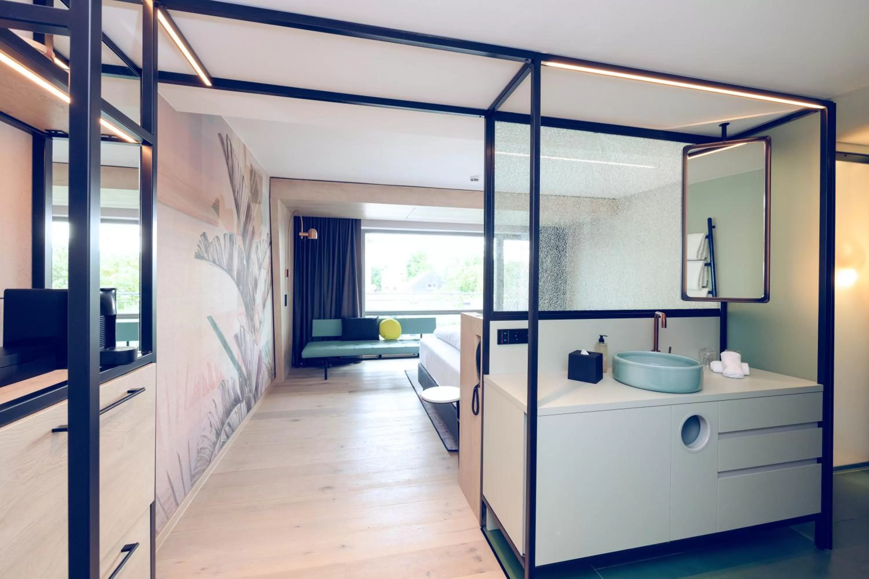 Bathroom, Bed in The Flamingo