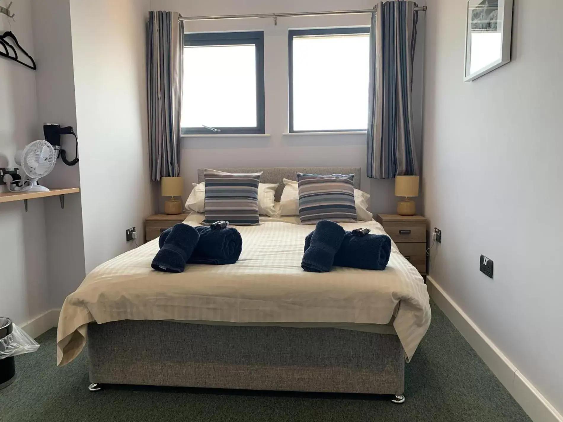 Floor plan, Bed in No 1 Ocean Cabins - Saundersfoot Harbour - Saundersfoot