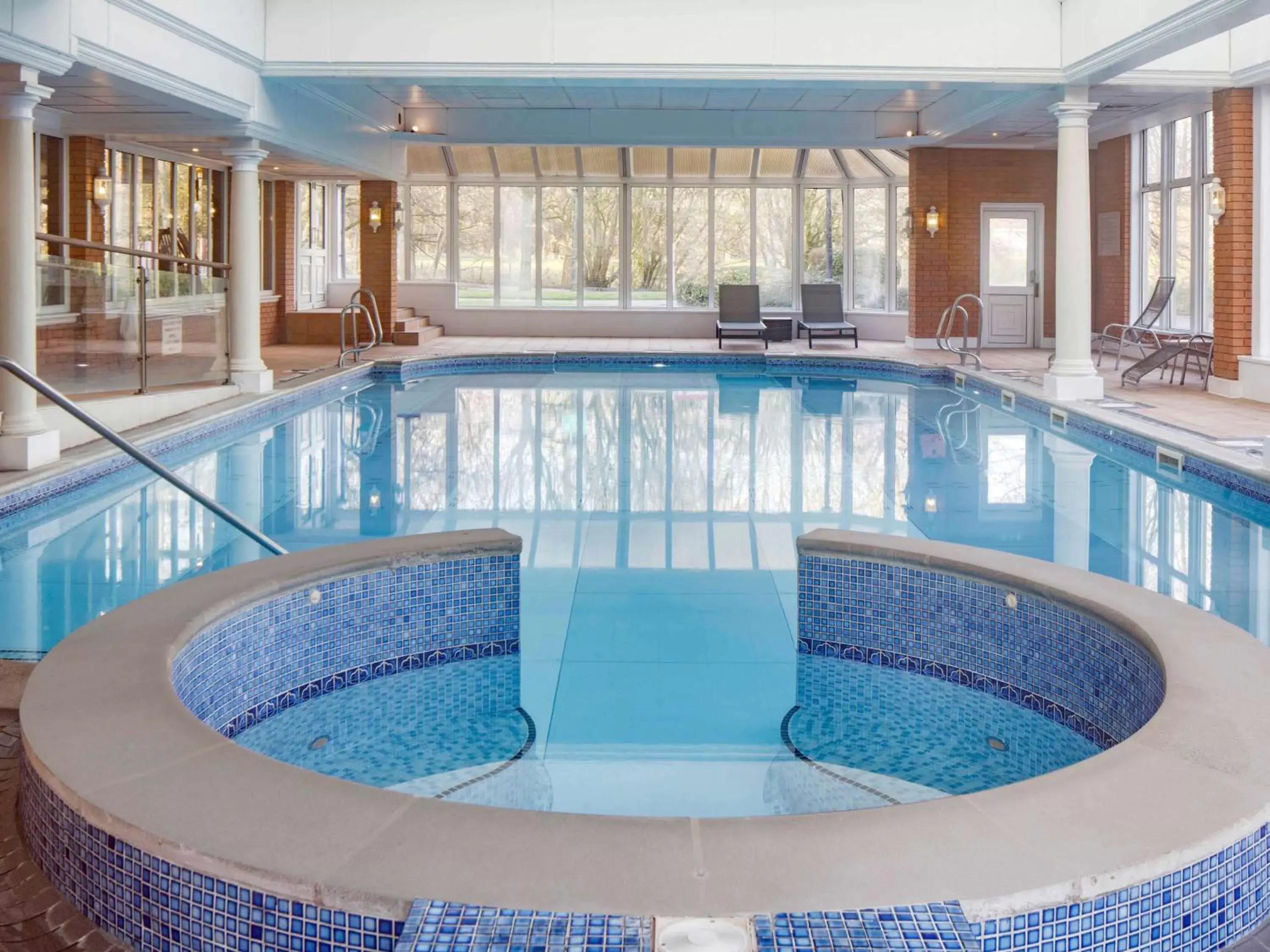 Property building, Swimming Pool in Mercure Blackburn Dunkenhalgh Hotel & Spa