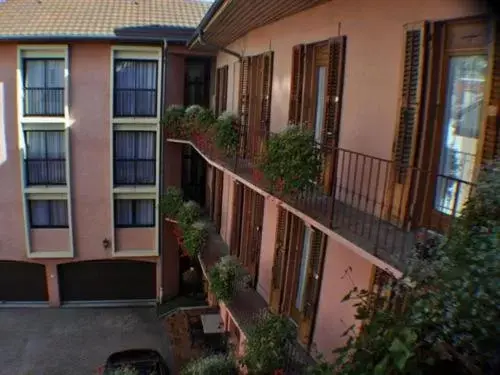 Balcony/Terrace, Property Building in Au Bec Fin Hôtel