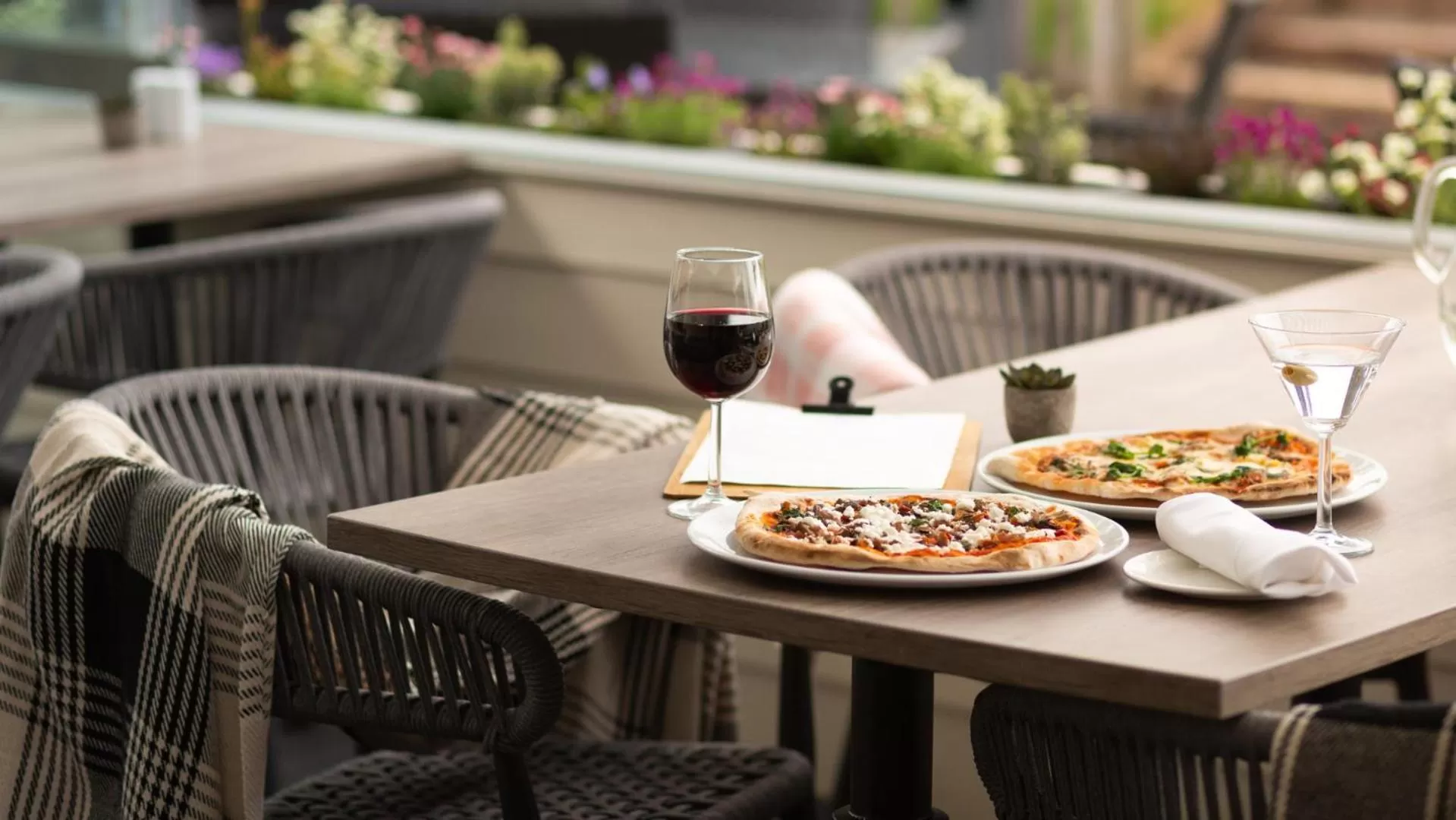 Restaurant/places to eat in Sandford Springs Hotel and Golf Club