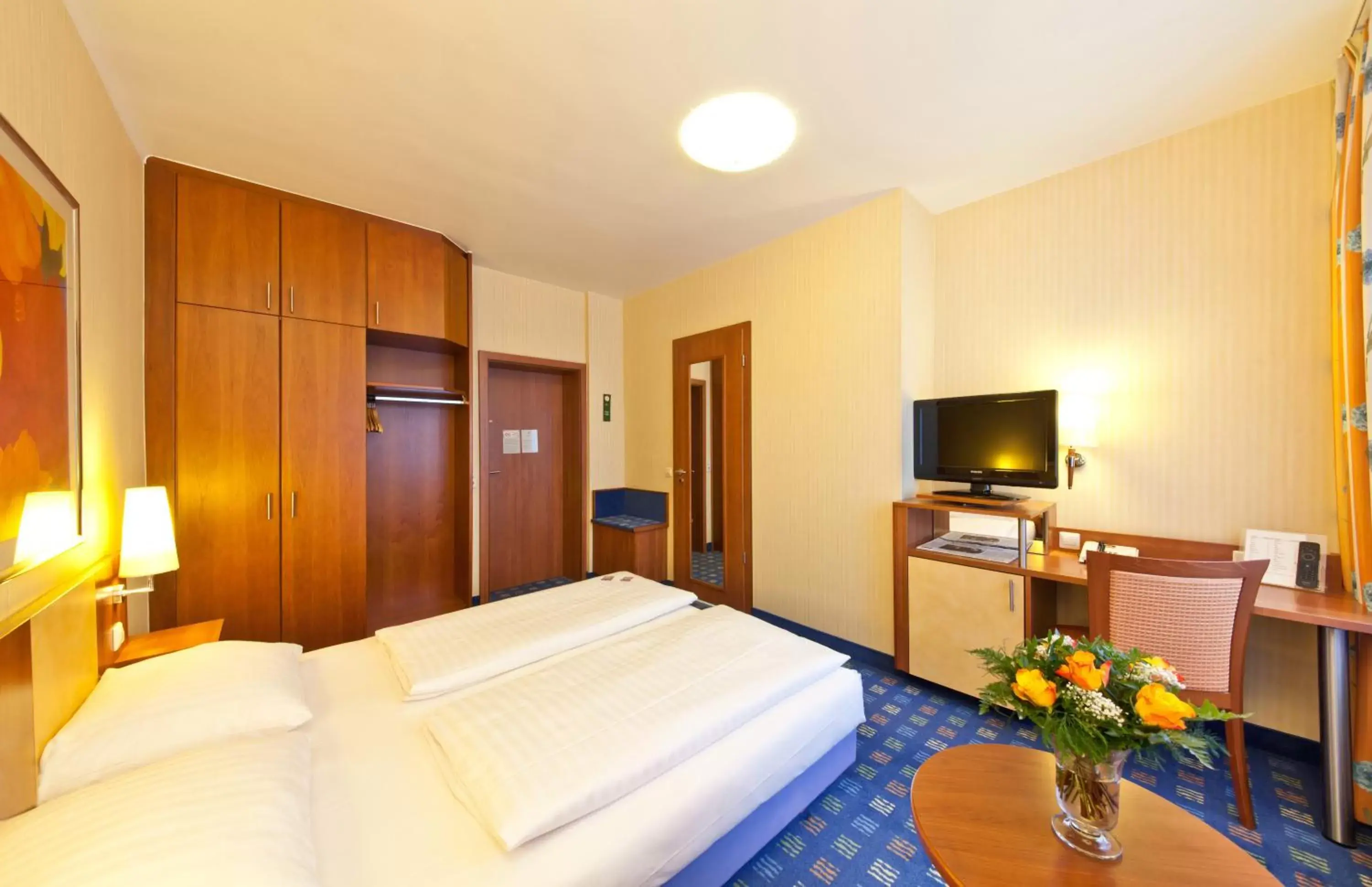 TV and multimedia, TV/Entertainment Center in Novum Hotel Boulevard Stuttgart City