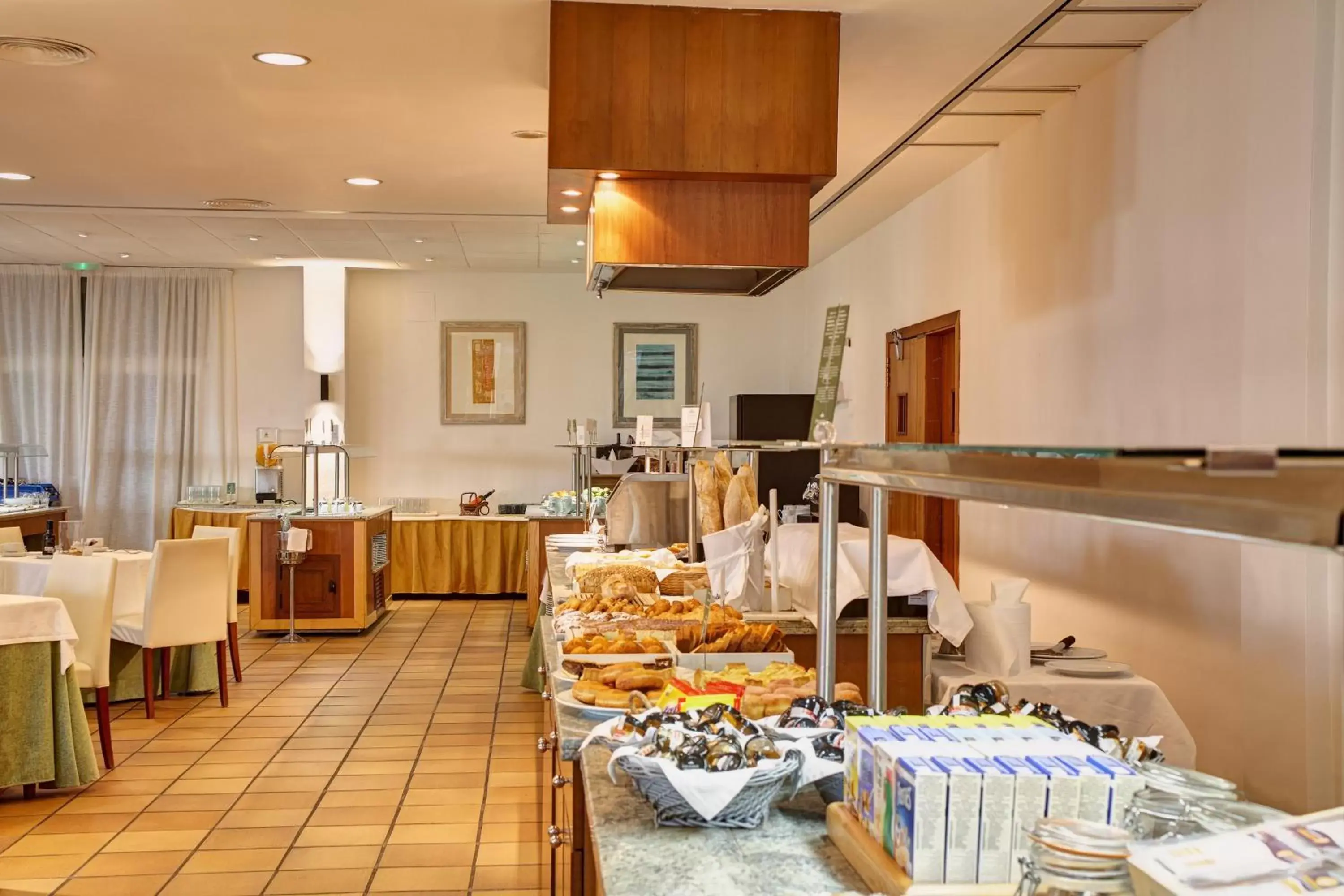 Buffet breakfast, Restaurant/Places to Eat in Parador de Benicarló