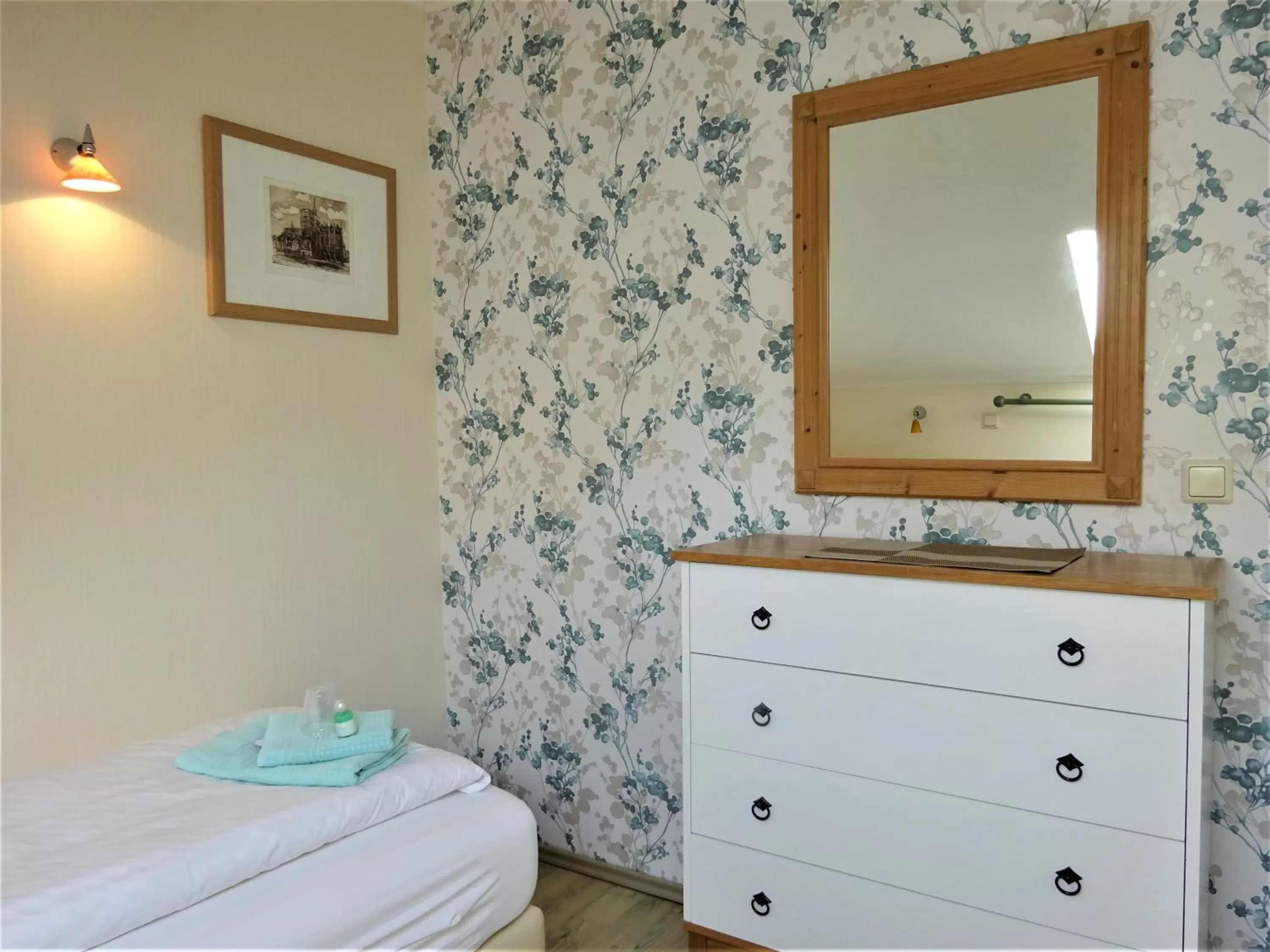 Bedroom, Bed in Hotel Pension Zur Fährbrücke