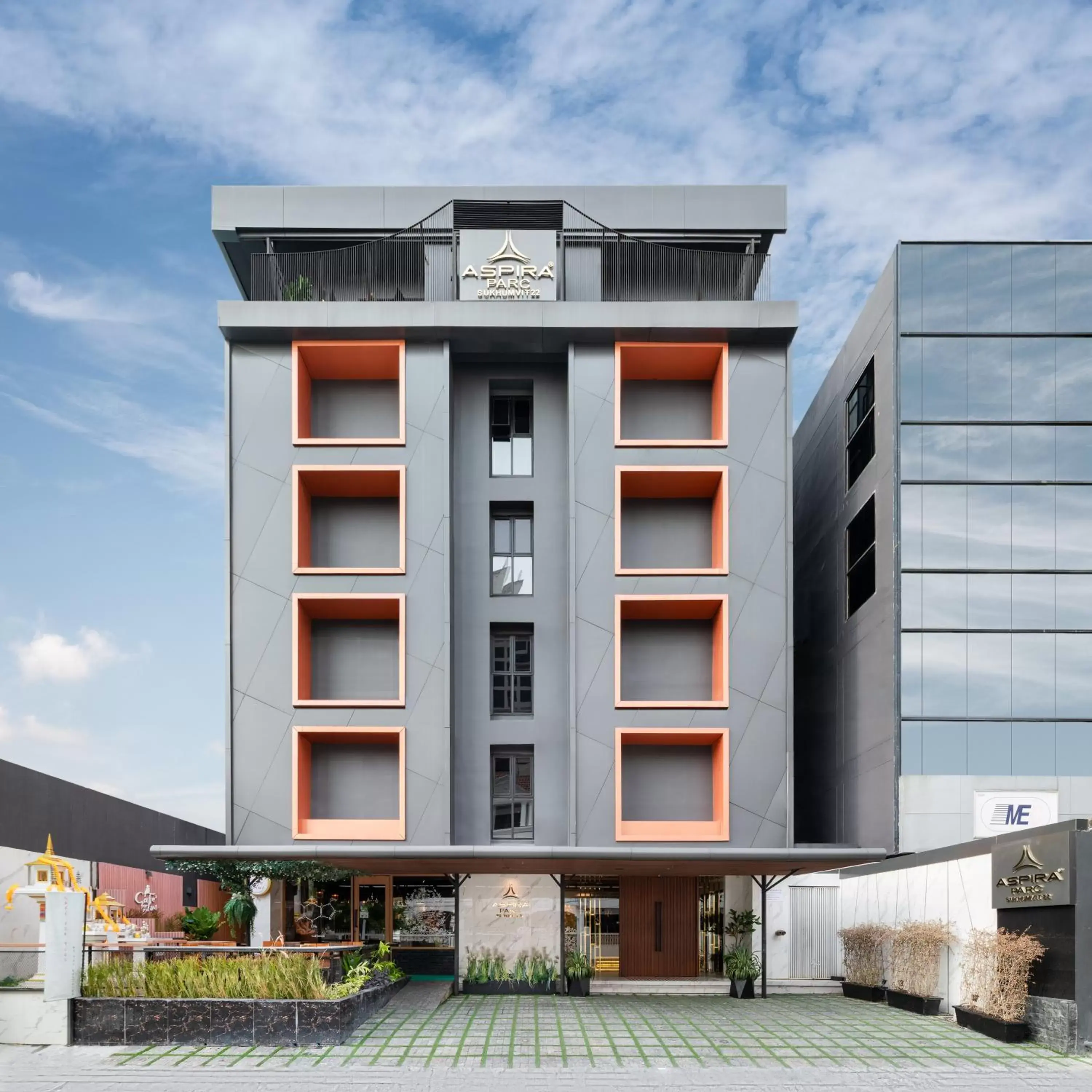 Property building in Aspira Parc Sukhumvit 22 Property building in Aspira Parc Sukhumvit 22