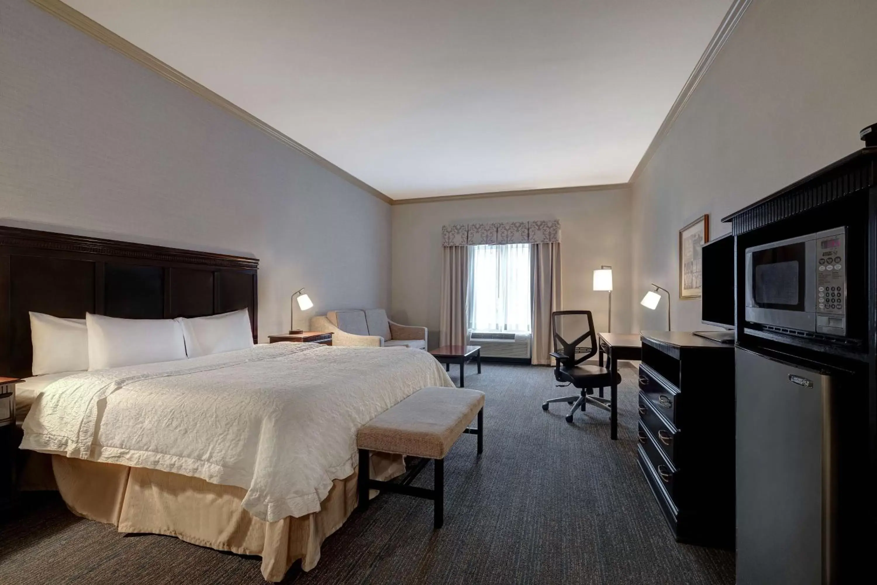 Bedroom in Hampton Inn & Suites Galveston