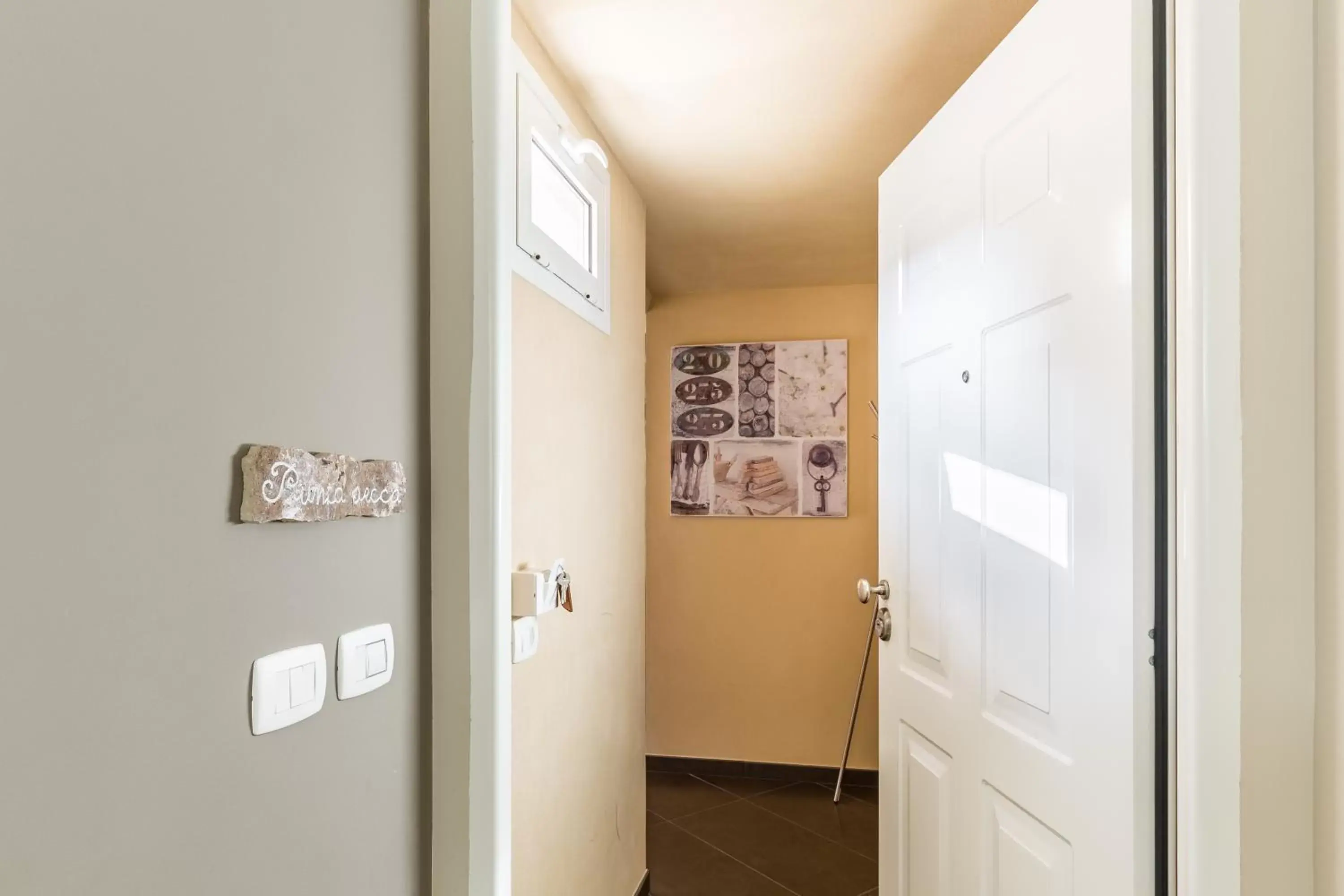 Facade/entrance, Bathroom in Modica for Family - Rooms and Apartments