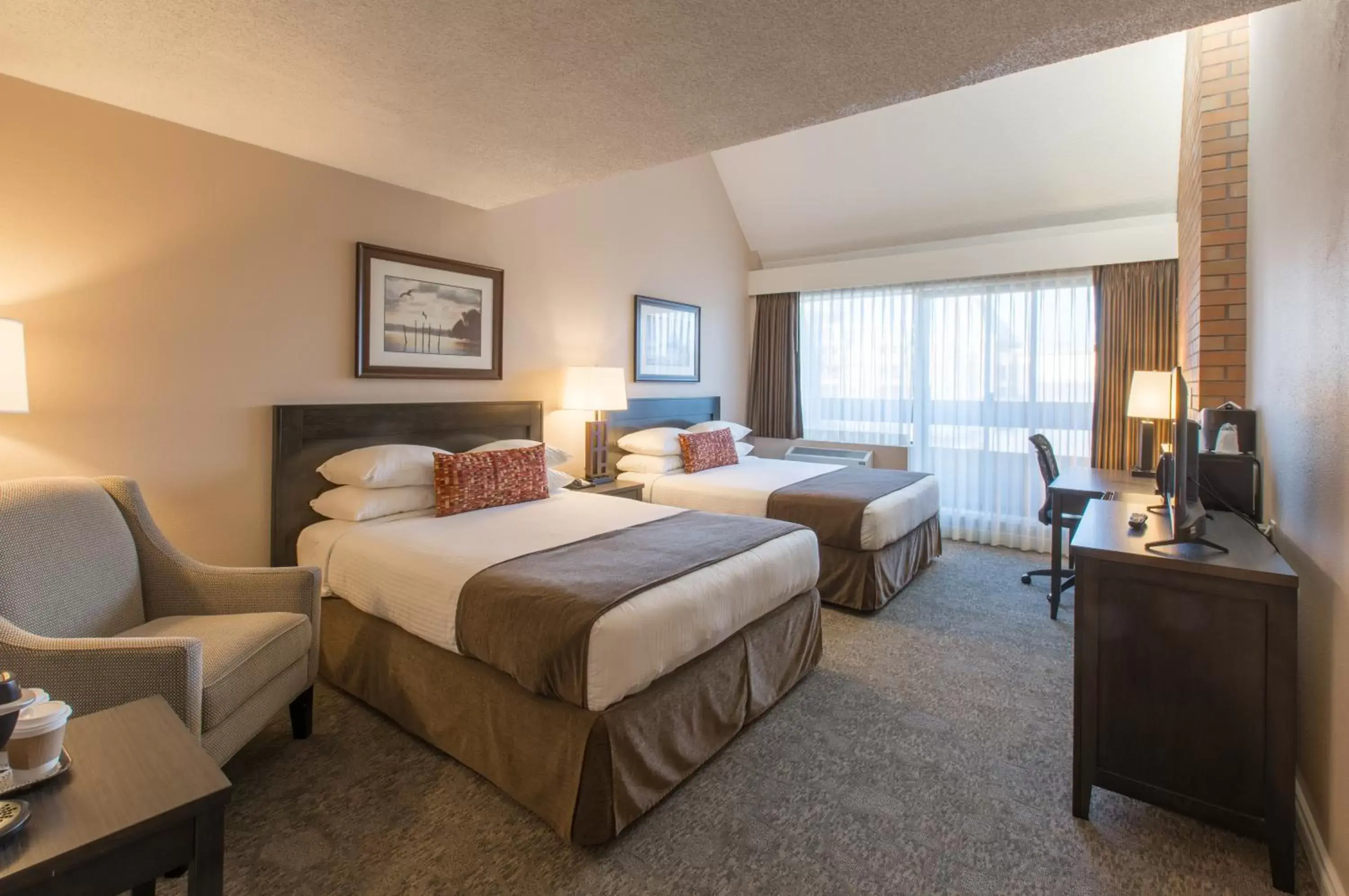 Bedroom, Bed in The Embassy Inn Bedroom, Bed in The Embassy Inn