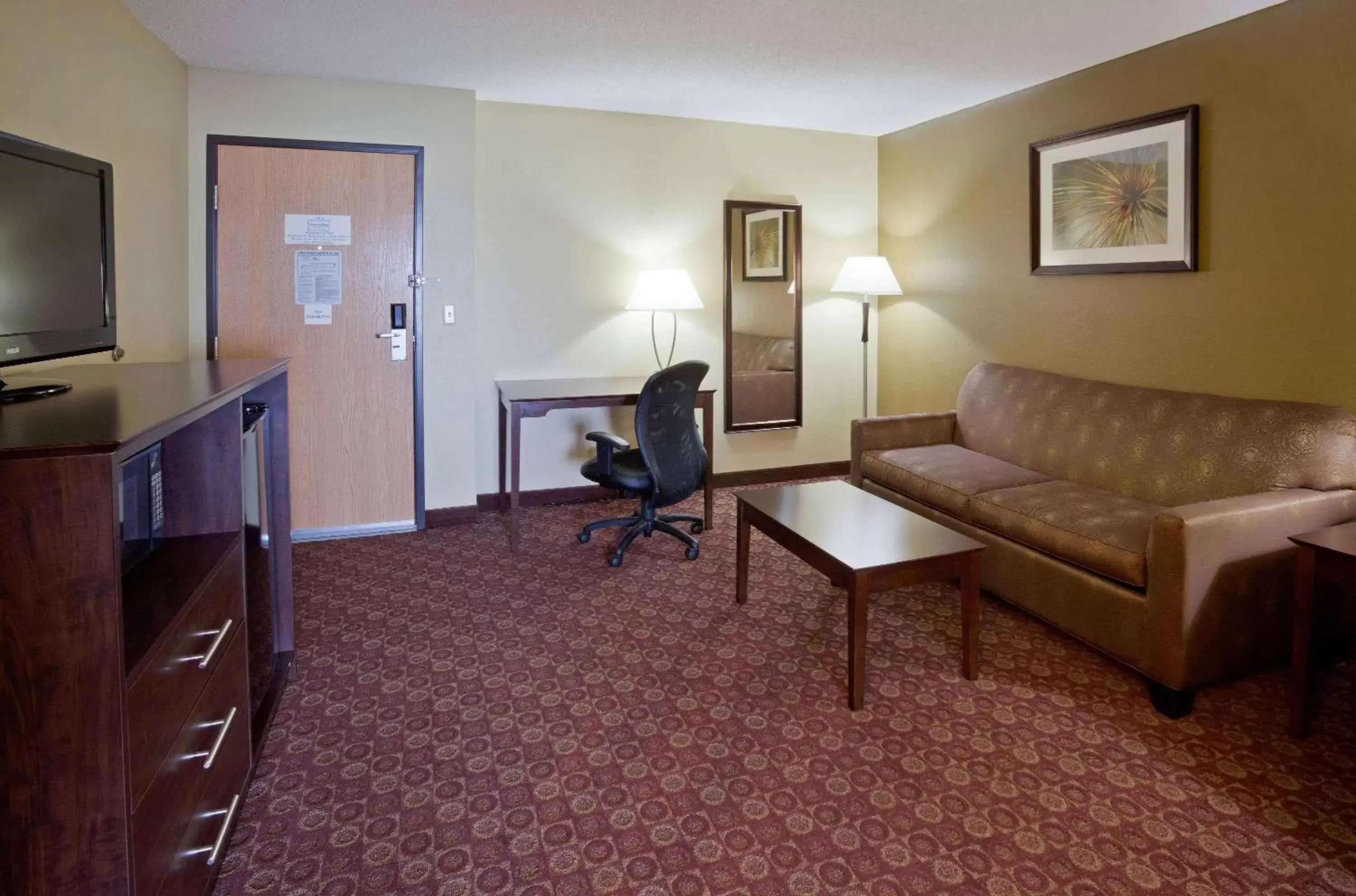 Living room, Seating Area in AmericInn by Wyndham Blue Earth