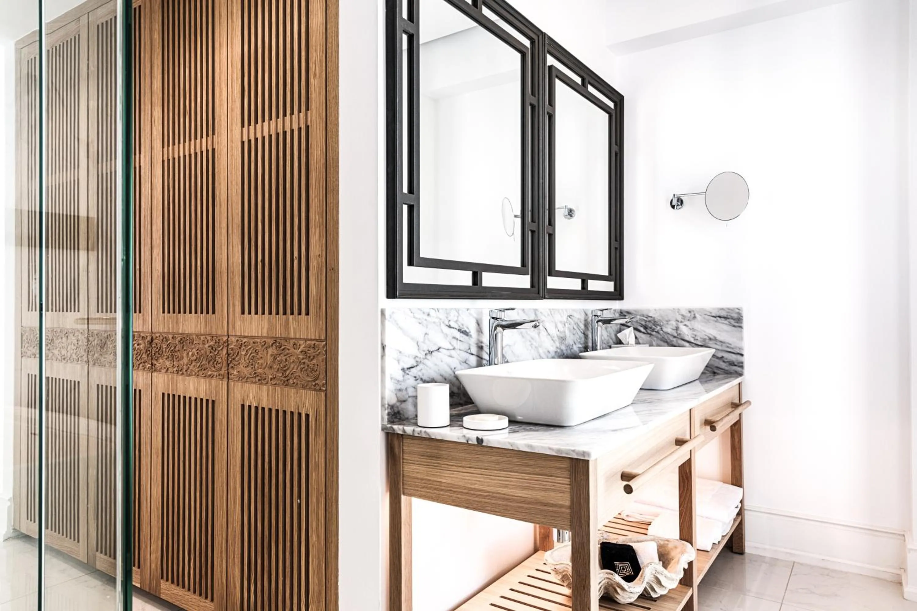 Shower, Bed in Abaton Island Resort & Spa