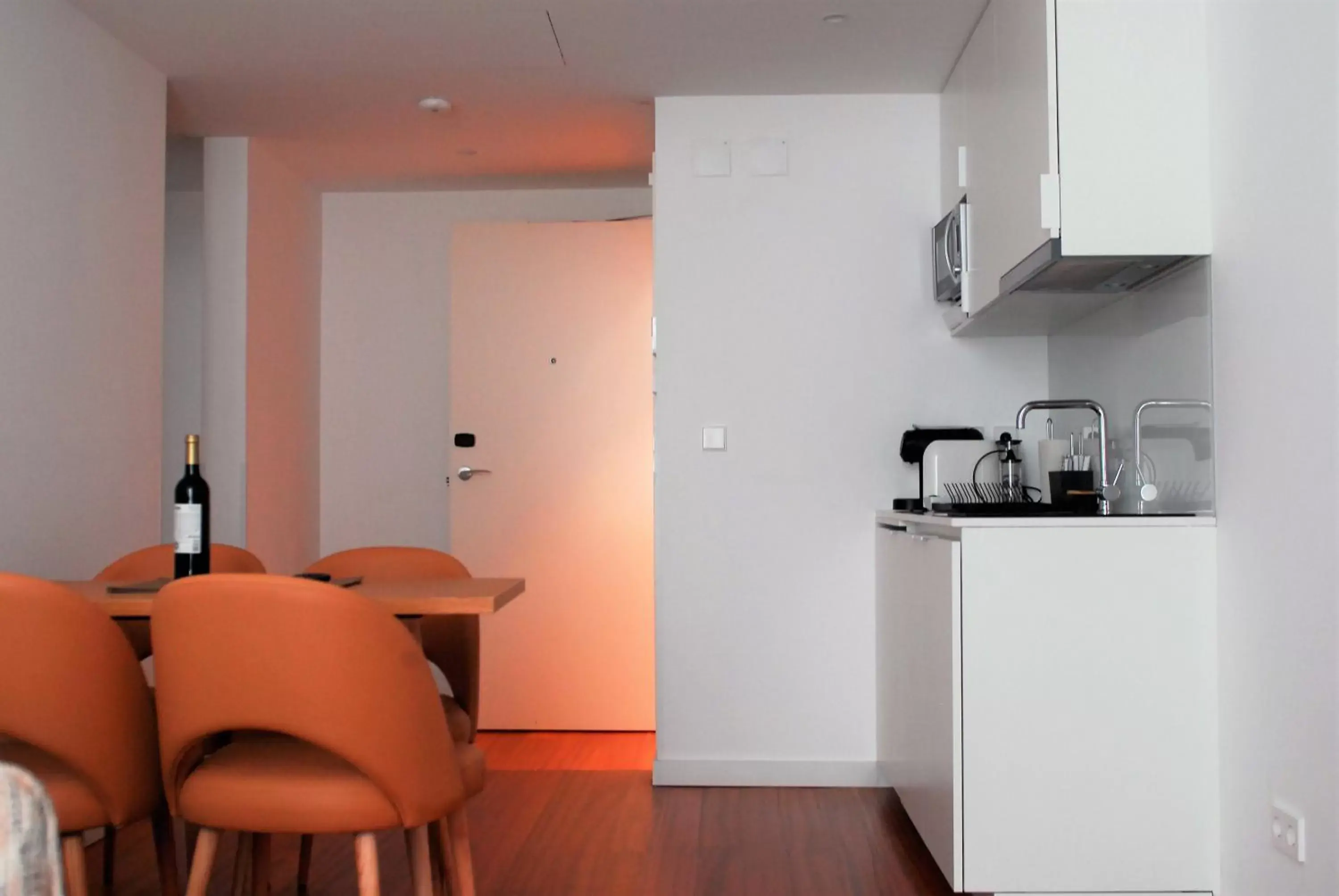 Bedroom, Kitchen/Kitchenette in The 7 Hotel, Suites, Studios & Apartments