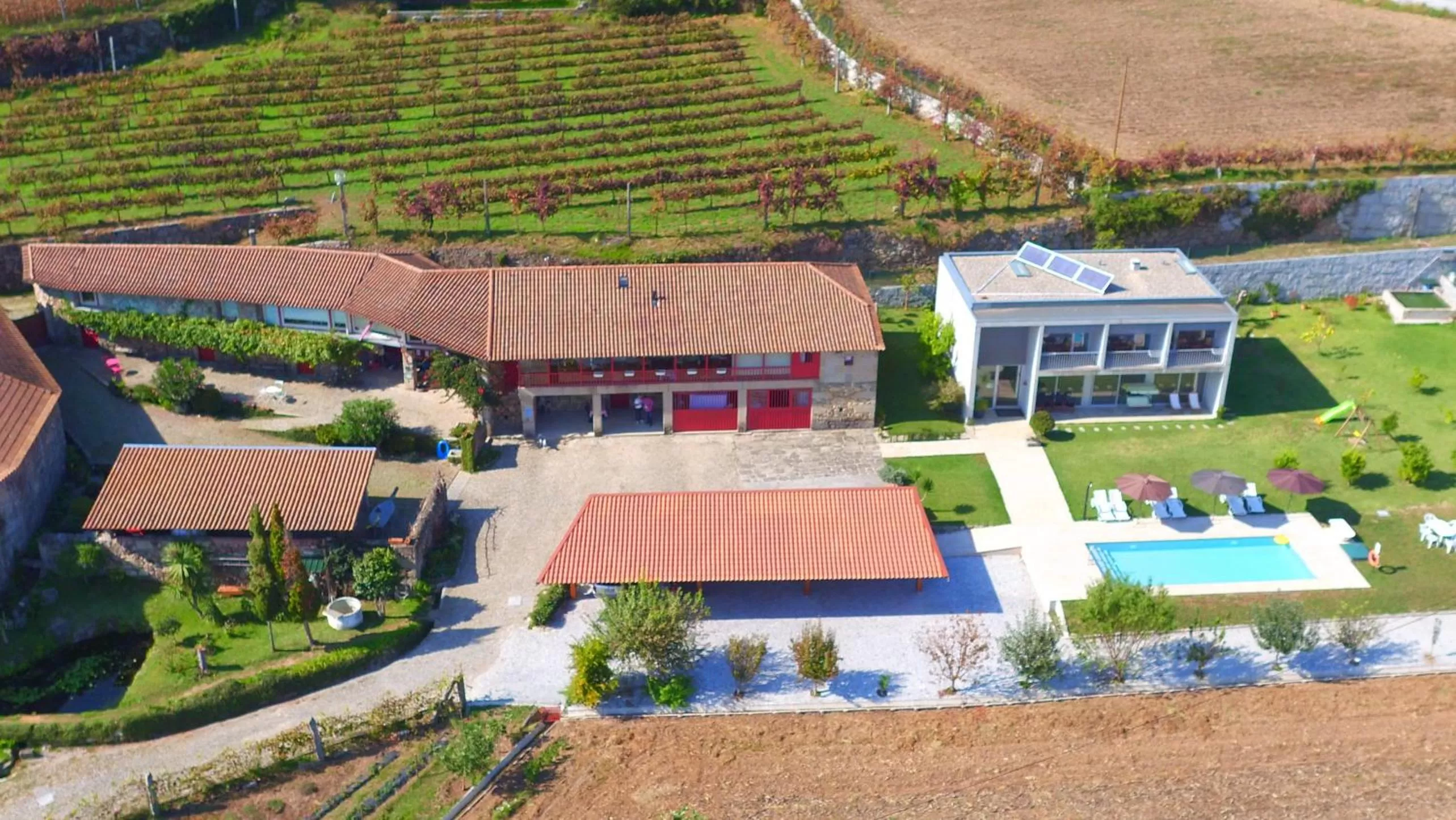 Property building in Quinta Pedras De Baixo