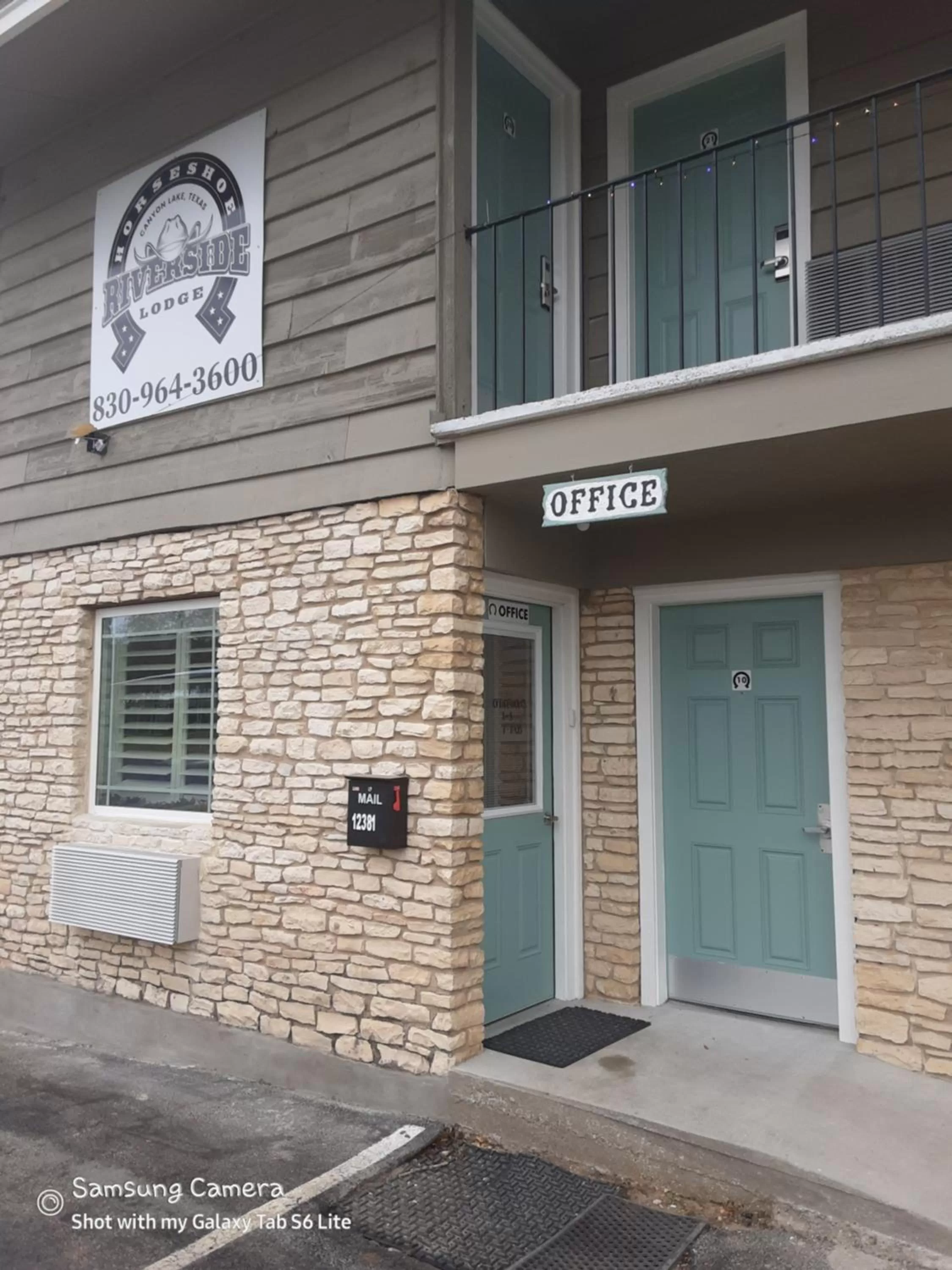 Property building in Horseshoe Riverside Lodge