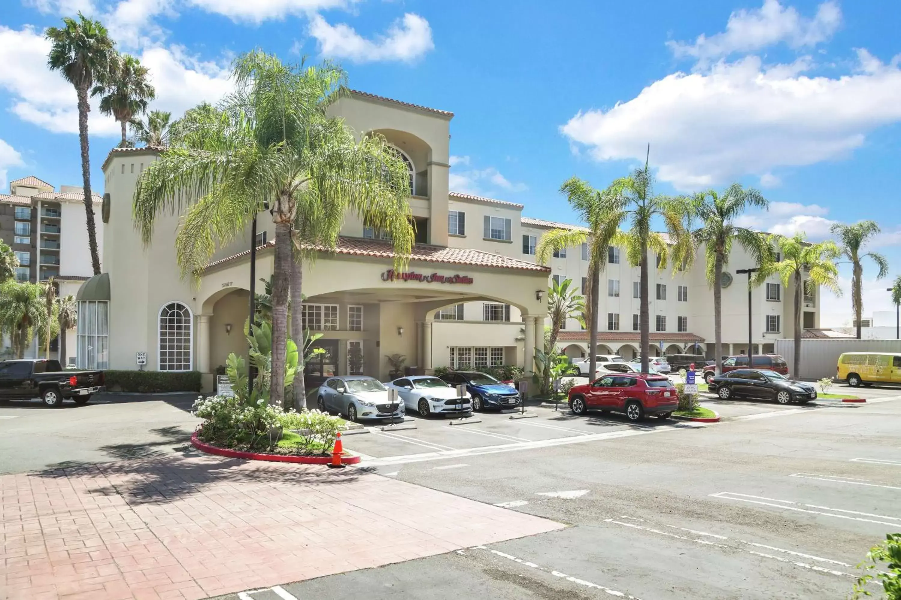 Property Building in Hampton Inn & Suites Santa Ana/Orange County Airport