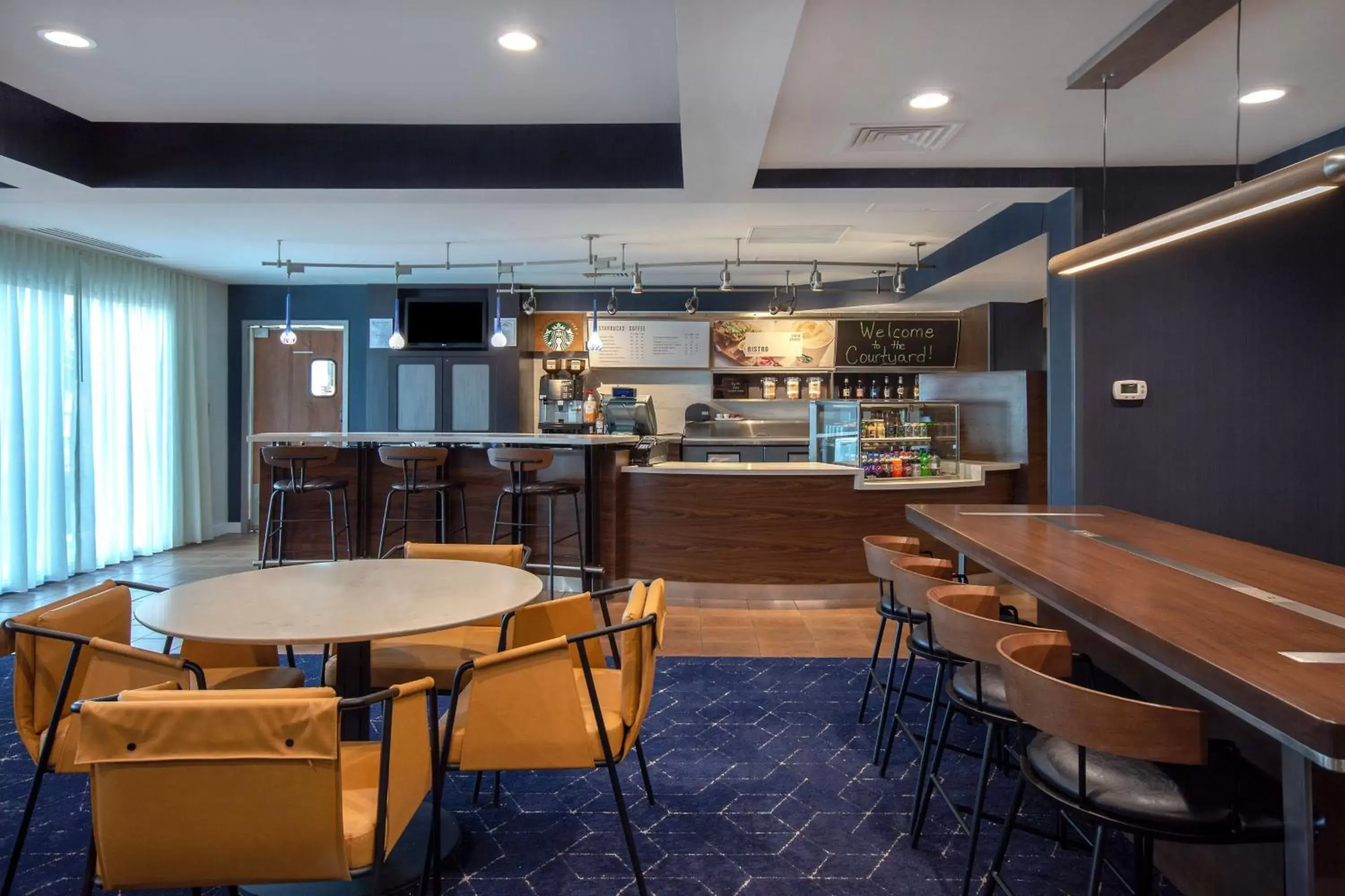 Restaurant/places to eat, Lounge/Bar in Courtyard by Marriott Cincinnati Airport