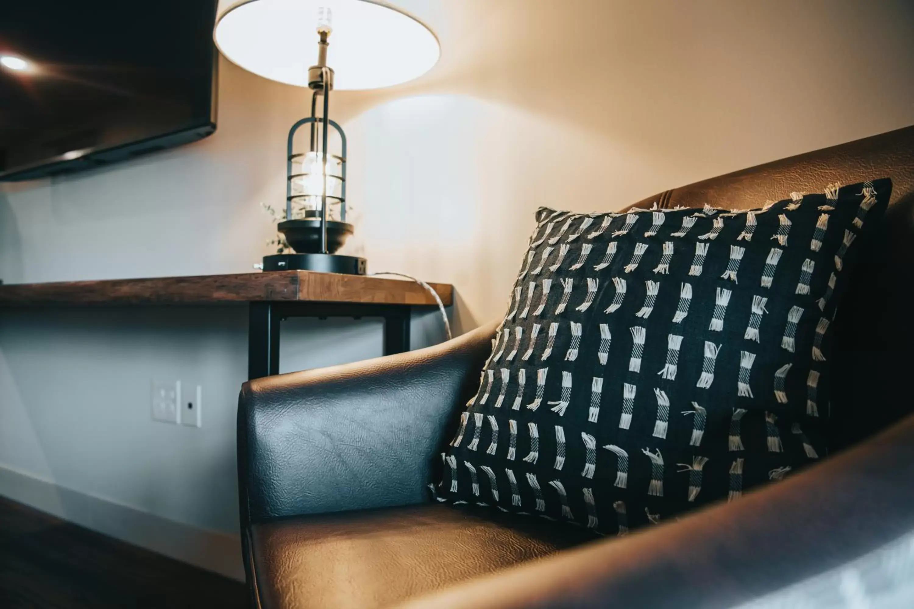 King Room with Bath Tub and Town View - Mobility/Hearing Accessible in voco Saranac Lake NY - Waterfront by IHG King Room with Bath Tub and Town View - Mobility/Hearing Accessible in voco Saranac Lake NY - Waterfront by IHG