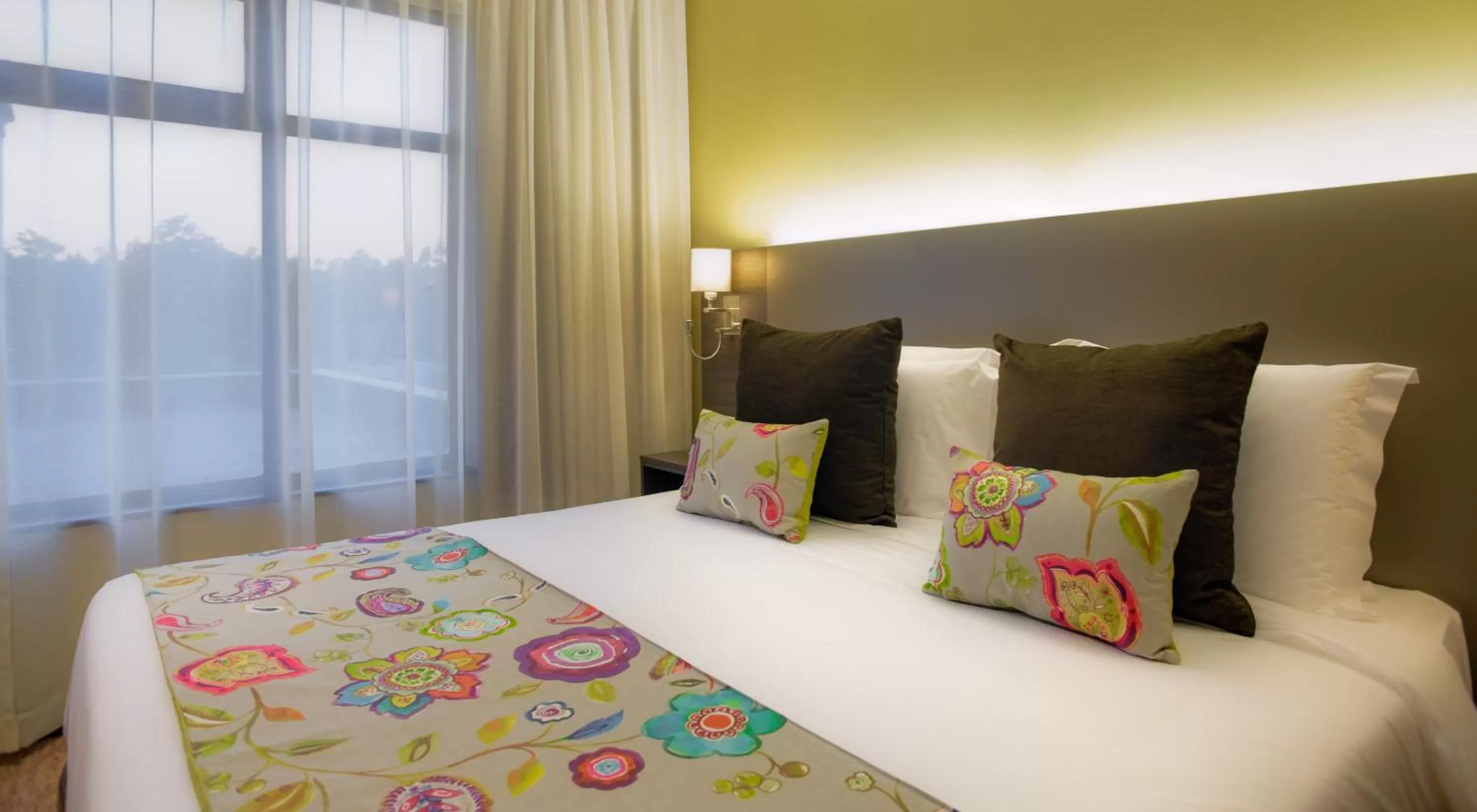 Photo of the whole room, Bed in Tamarind Tree Hotel