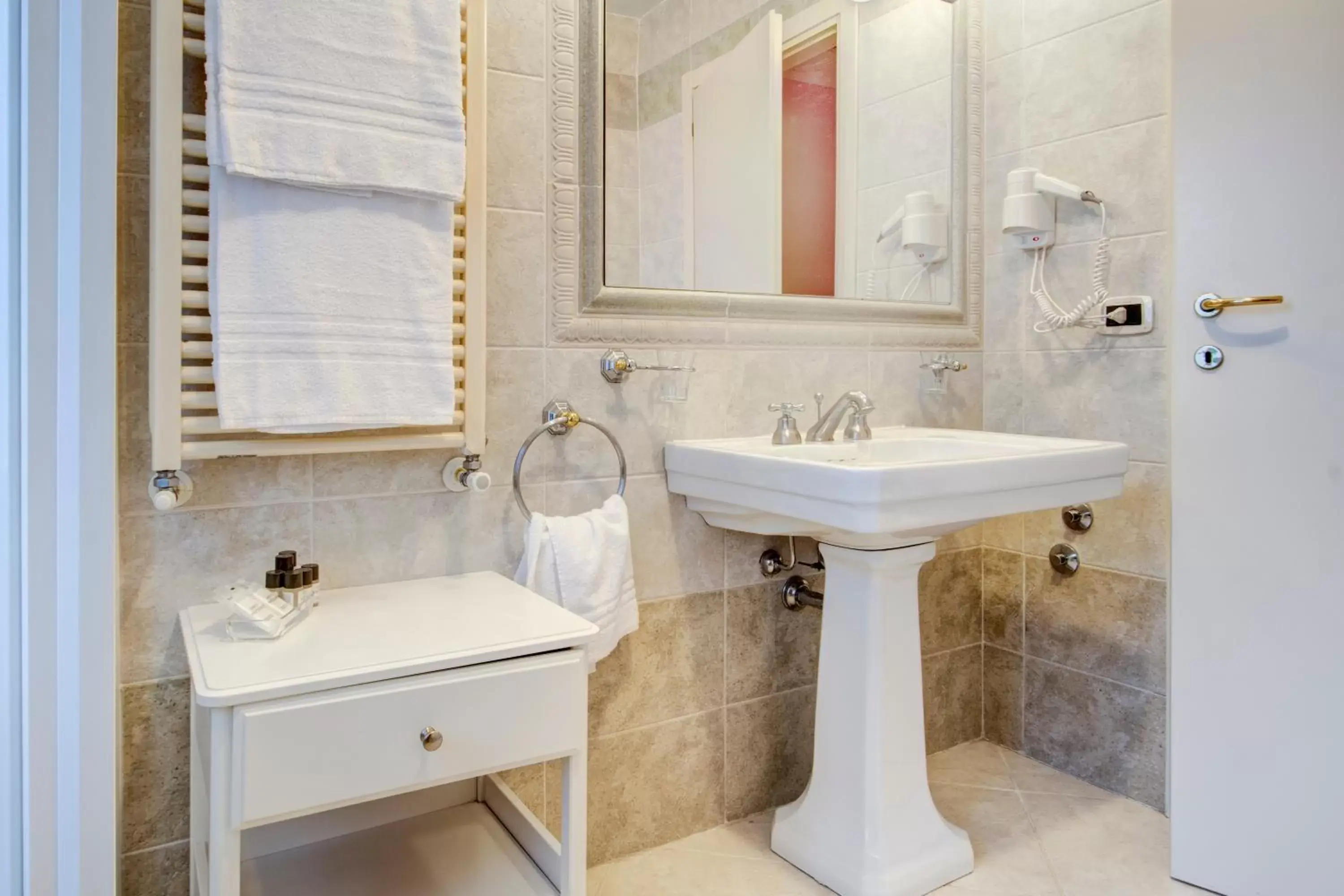 Bathroom in Hotel La Locanda