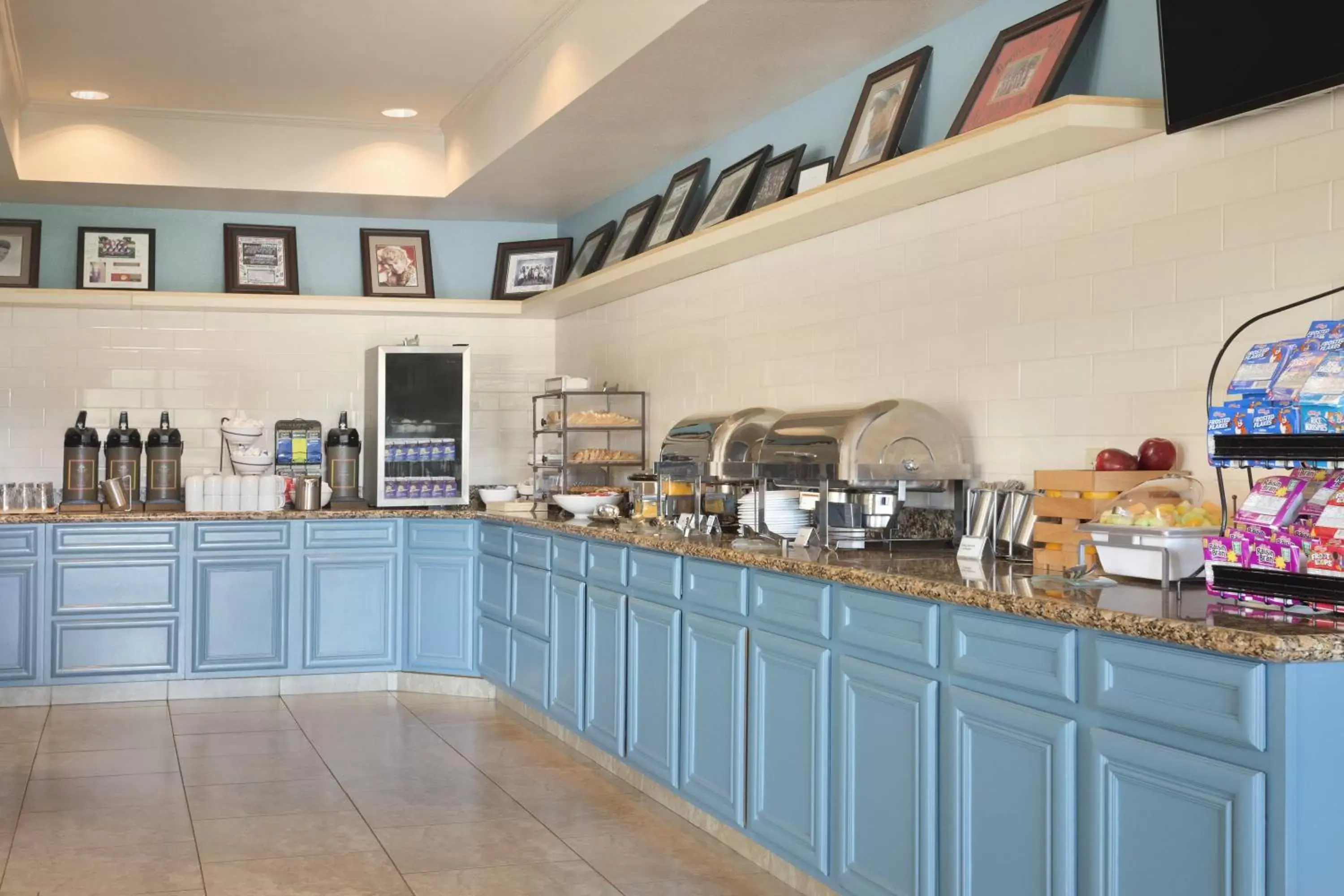 Buffet breakfast, Restaurant/Places to Eat in Country Inn & Suites by Radisson, Pineville, LA