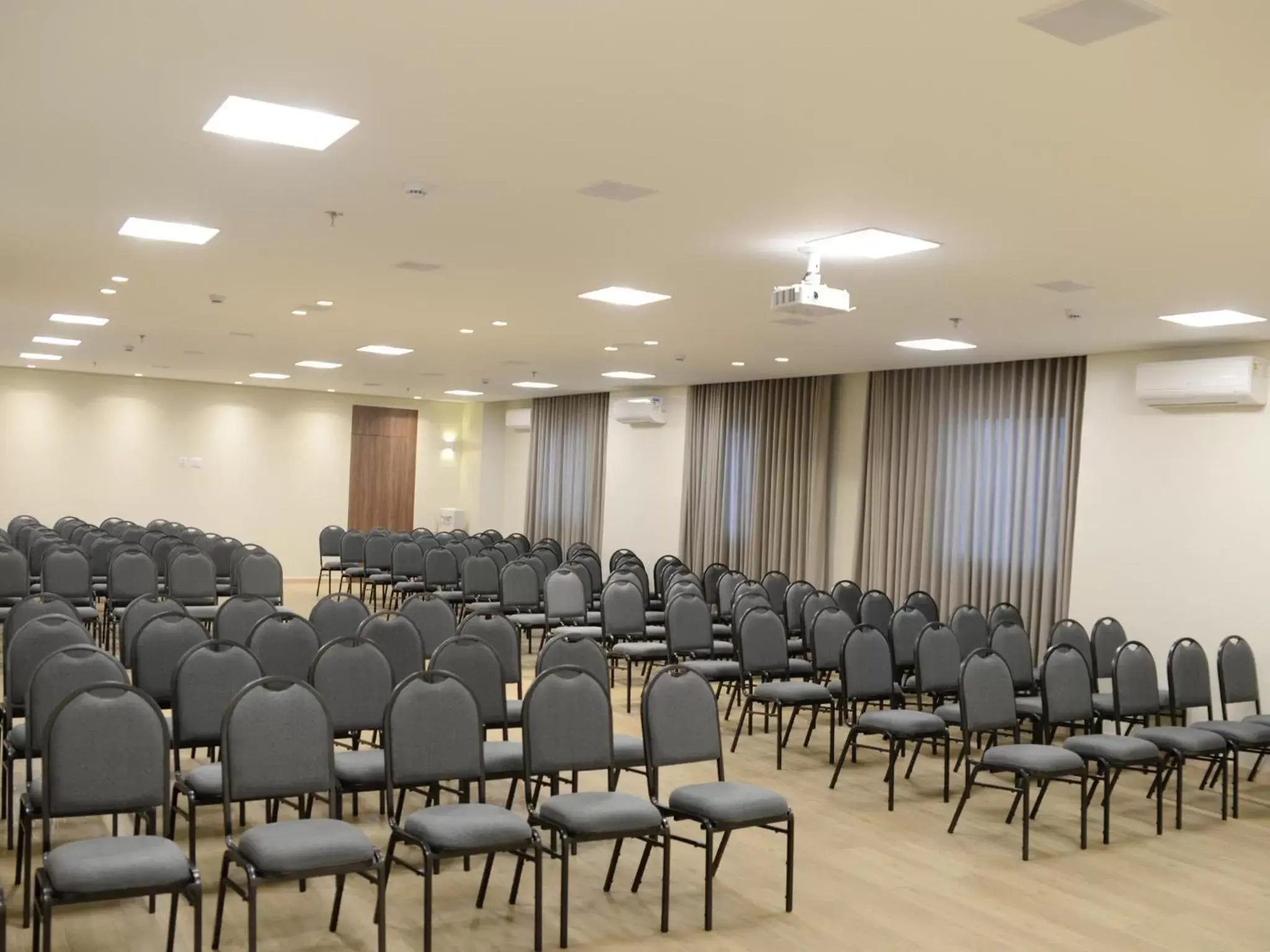 Meeting/conference room in Dubai Suites
