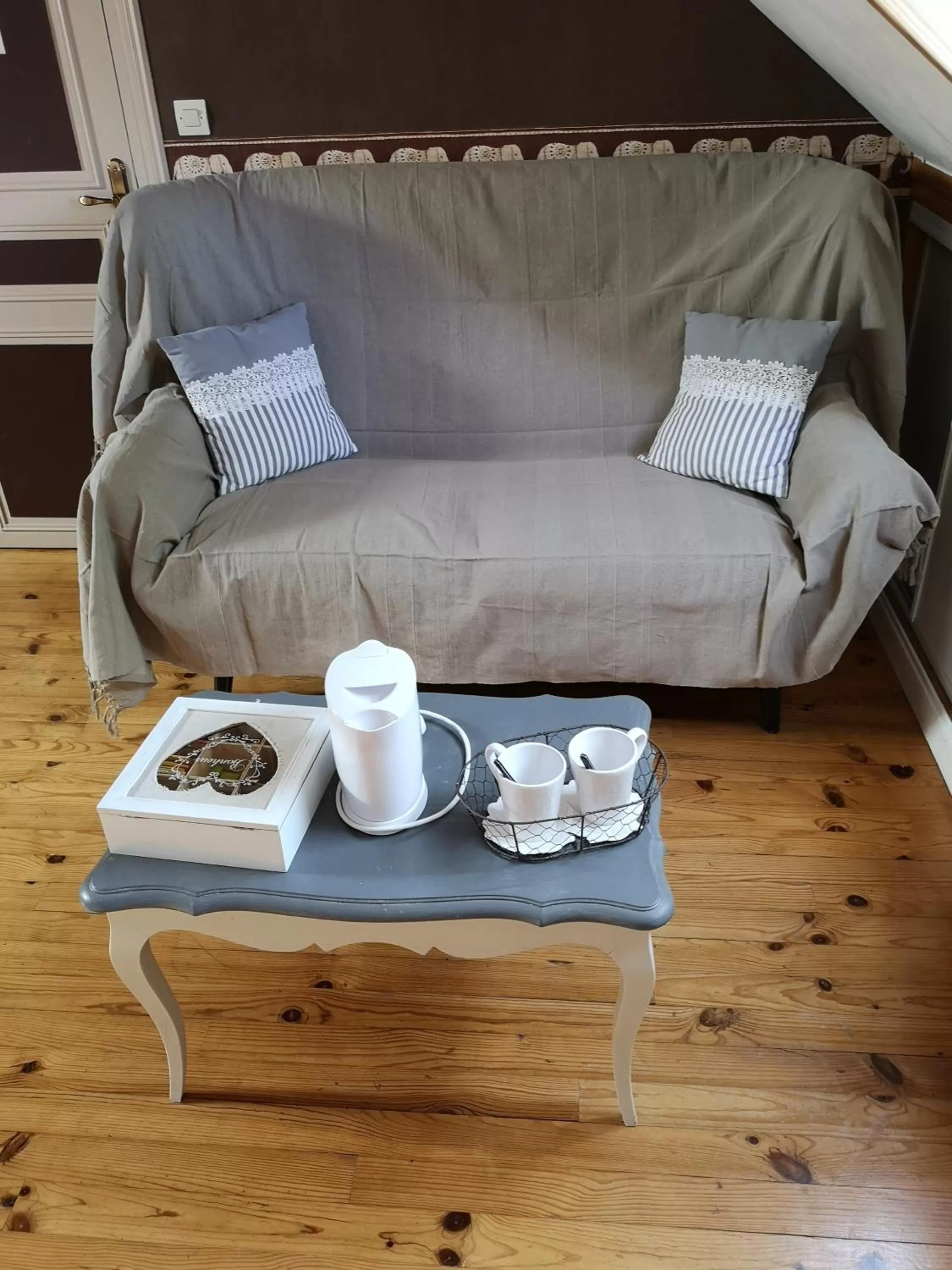 Seating area in Les Eléphants bleus