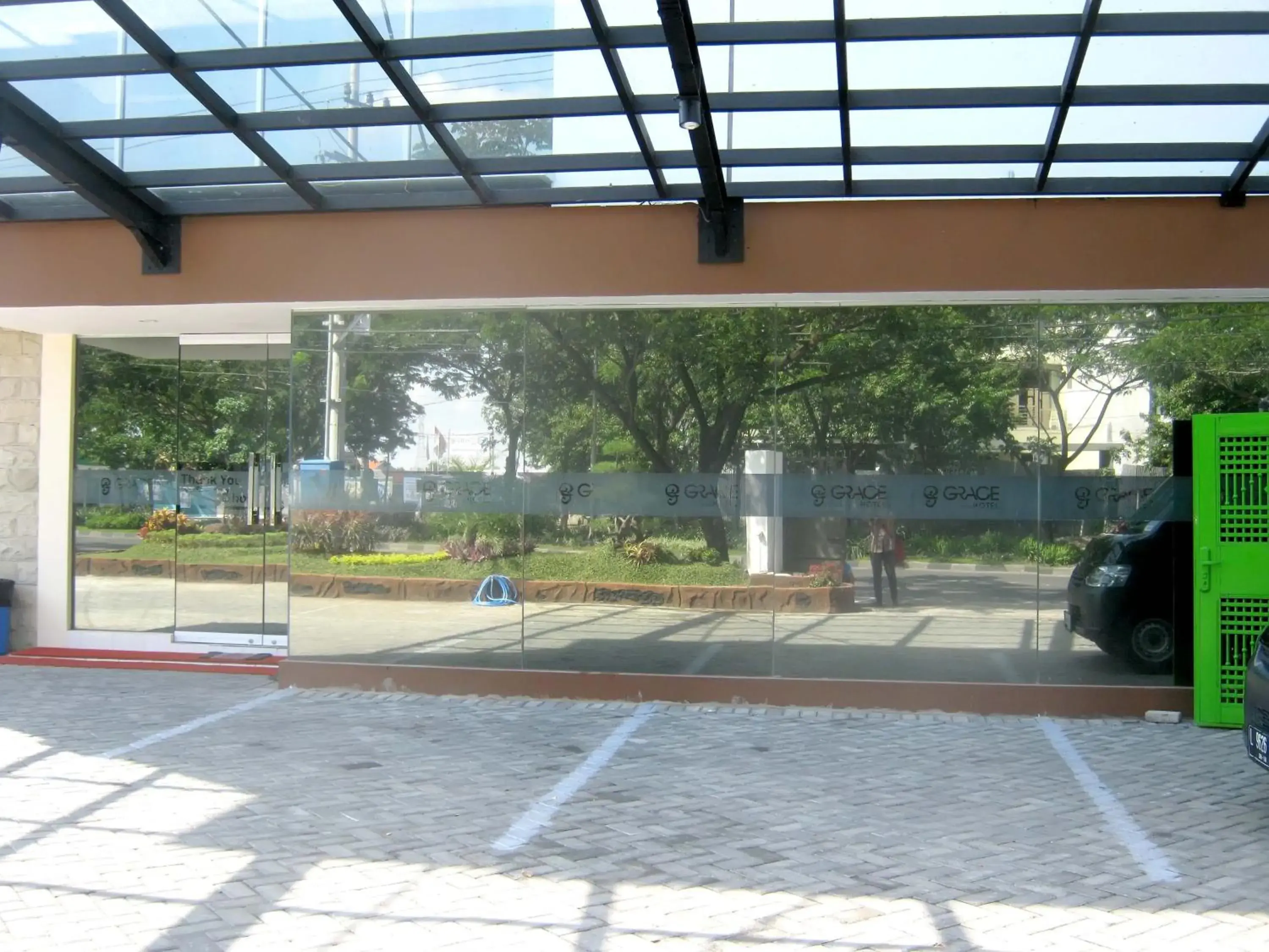 Facade/entrance in Grace Setia Hotel Facade/entrance in Grace Setia Hotel