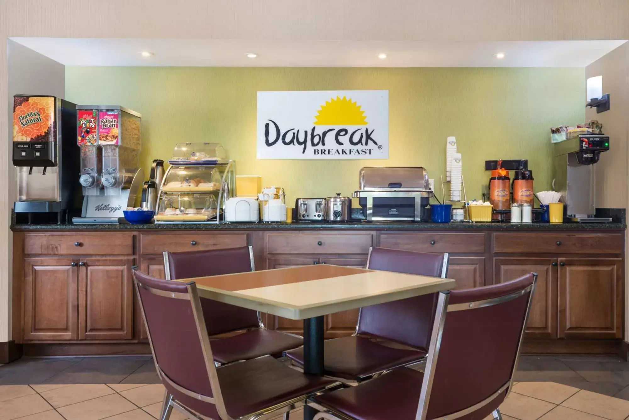 Continental breakfast, Restaurant/Places to Eat in Days Inn by Wyndham Knoxville East