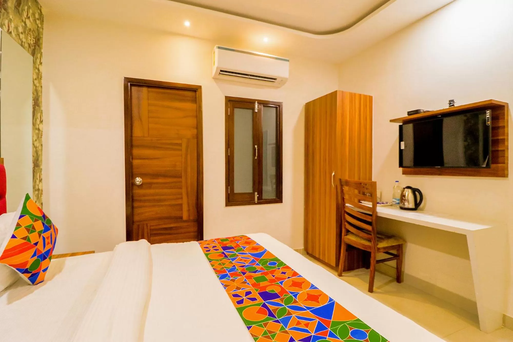 Bed in FabHotel Golden Velvet